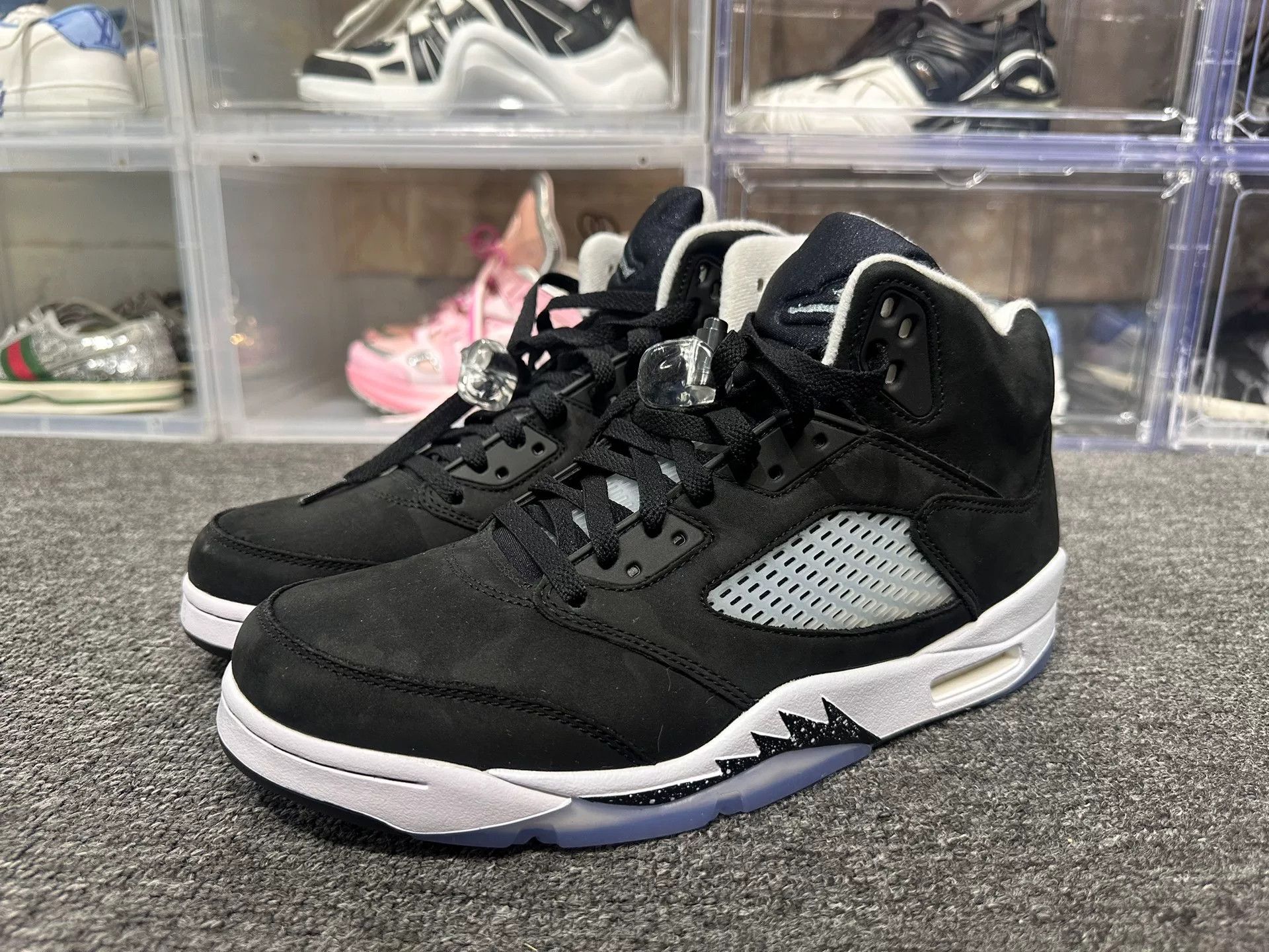 Nike Nike AIR JORDAN Black Lowtop Sneakers 11 Men Size US 11 / EU 44 - 1 Thumbnail