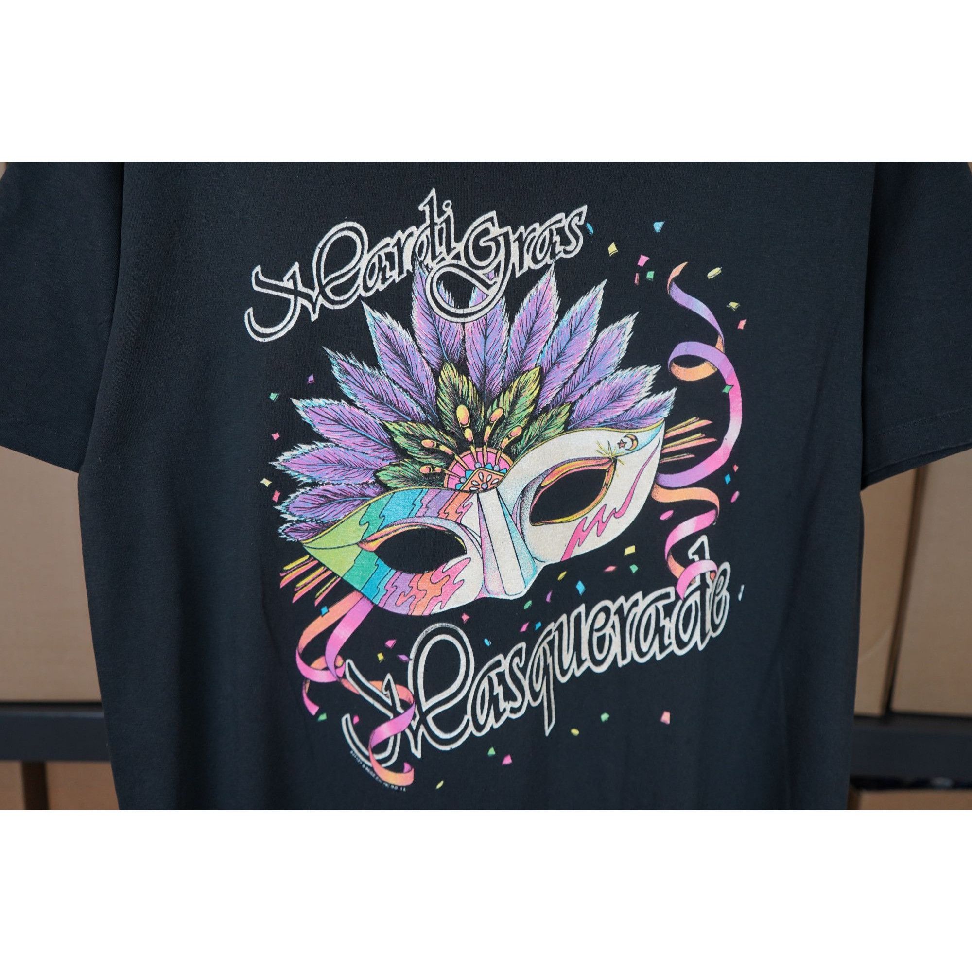 Vintage Vintage Mardi Gras Masquerade Art Tshirt Men's M #436 Size US M / EU 48-50 / 2 - 3 Thumbnail