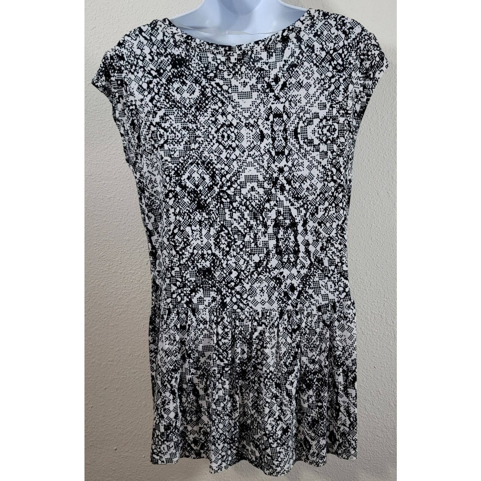 Faded Glory Faded Glory White Black Peplum Top Small Capped Sleeves Size S / US 4 / IT 40 - 3 Thumbnail