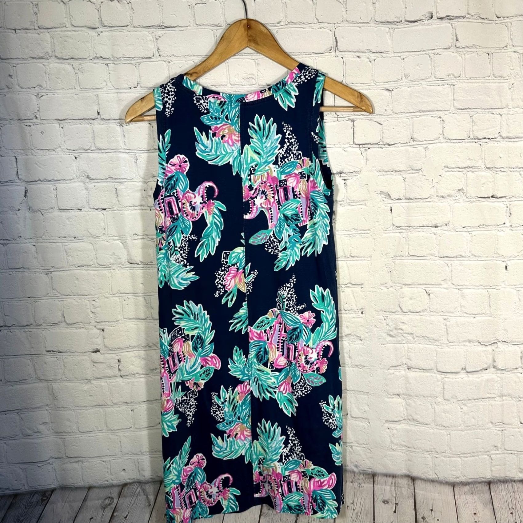 Lilly Pulitzer VINTAGE Lilly Pulitzer Navy Blue Floral Elephant Pima Cotton Sleeveless Shift Dress XS Size XS / US 0-2 / IT 36-38 - 7 Thumbnail