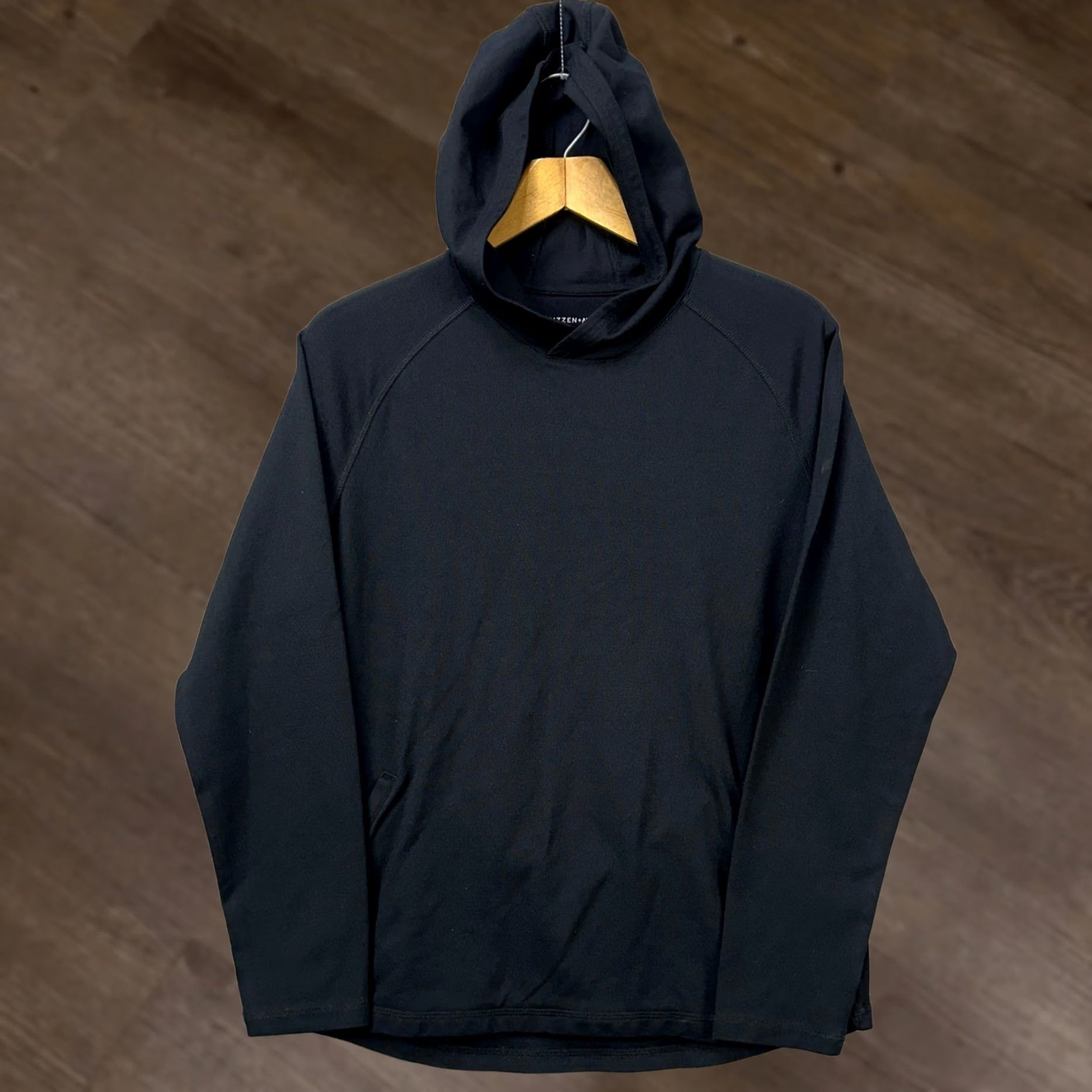 Mizzen+Main Mizzen Mein Shirt Hoodie Mens Medium Black Lightweight Stretch Athletic Shirt Hoodie Mens Large? Size US M / EU 48-50 / 2 - 1 Thumbnail