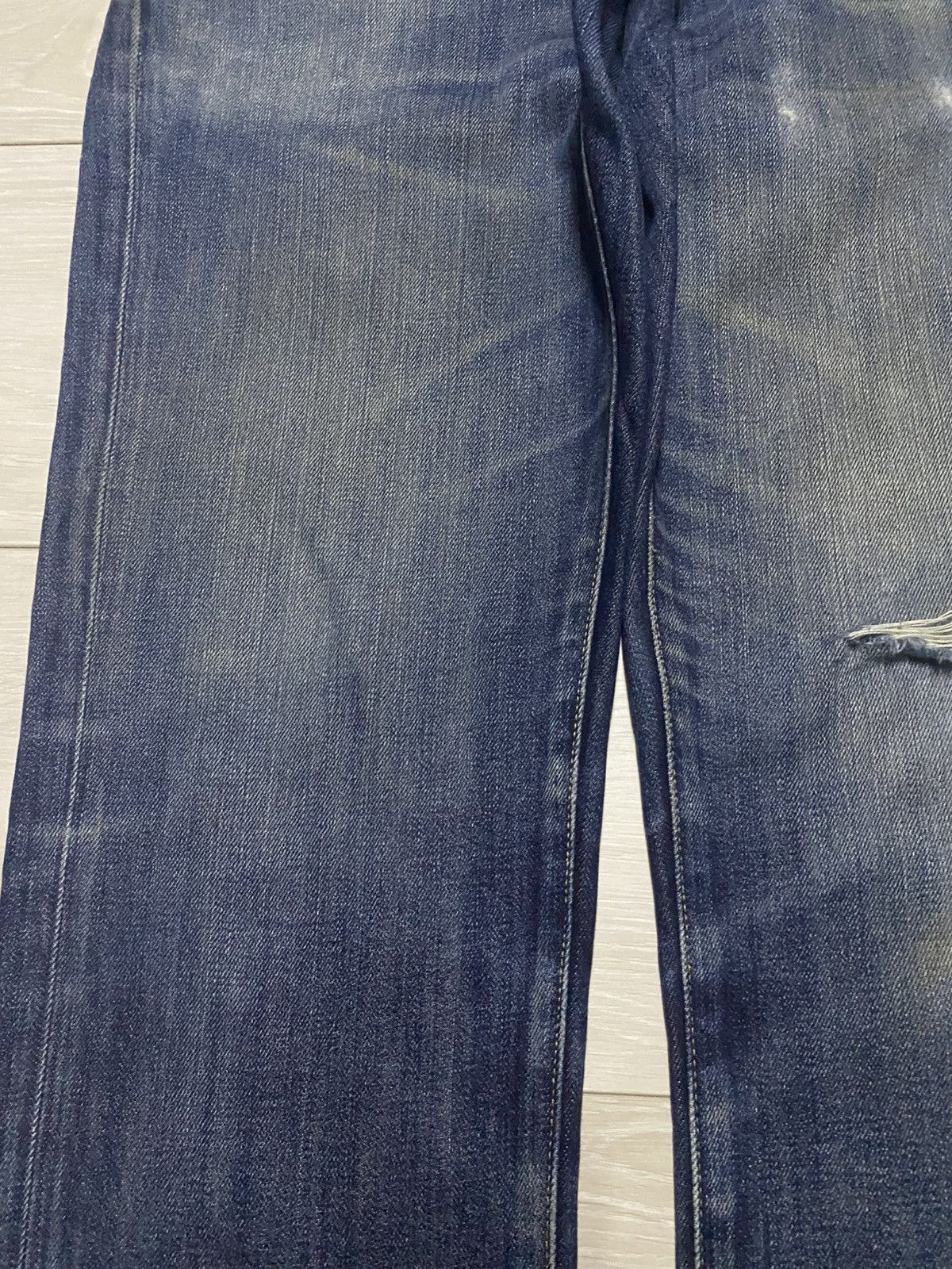Uniqlo Vintage Japanese Uniqlo Blue wash Distressed Slim Fit Jeans Size US 32 / EU 48 - 7 Thumbnail