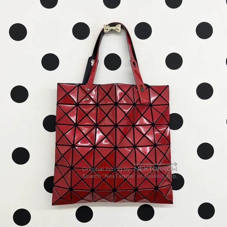 Issey Miyake Issey Miyake Red Six-Grid Shoulder Bag Size ONE SIZE - 1 Thumbnail