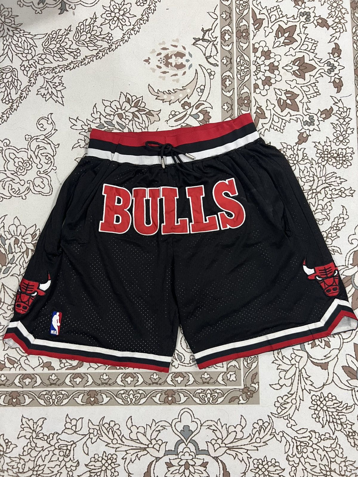 Just Don Vintage 1997/98 Just Don Chicago Bulls Mesh NBA Shorts Size US 32 / EU 48 - 1 Thumbnail