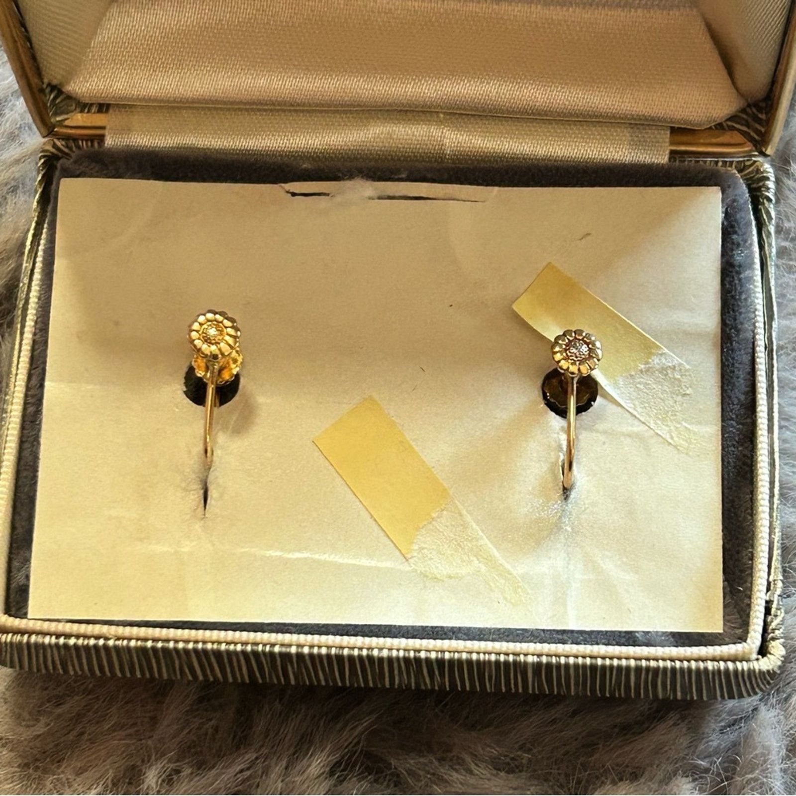 Vintage Vintage Krementz carved shell cameo 14kt gold earrings Size ONE SIZE - 5 Thumbnail
