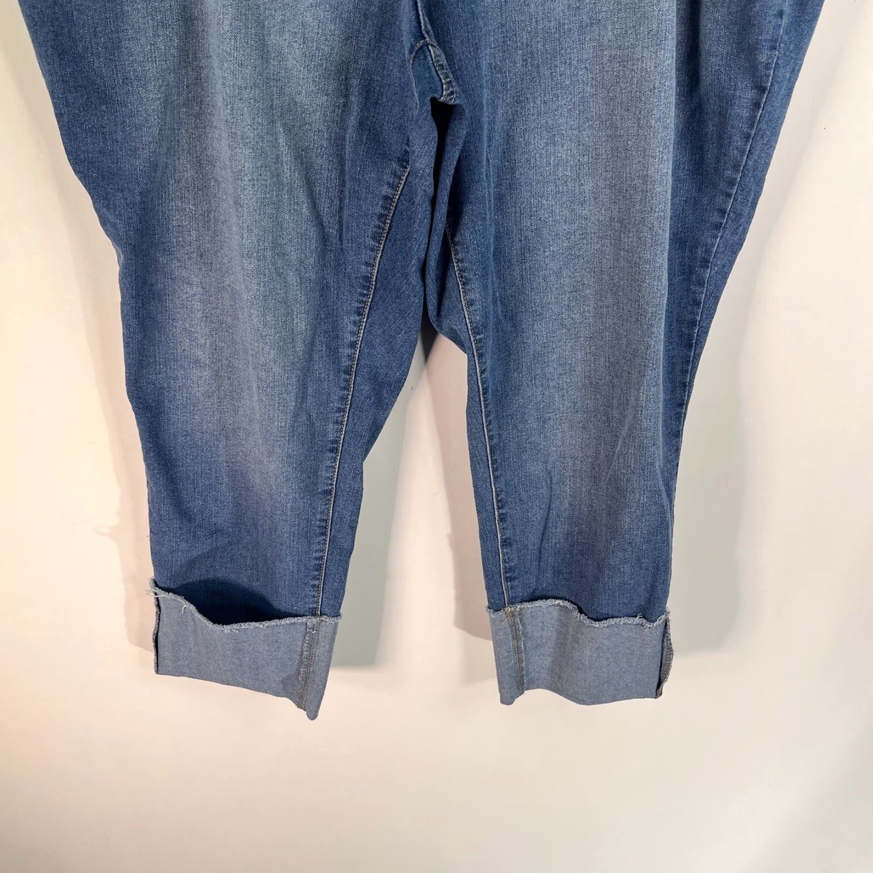 Vintage 1822 Denim Jeans Women's 24W Plus Blue Cropped Cuffed High Rise Stretch Denim Inseam 25 Regular Rise Zip Closure Logo Button Zipper 42 in Waist Size 42" / US 20 - 3 Thumbnail