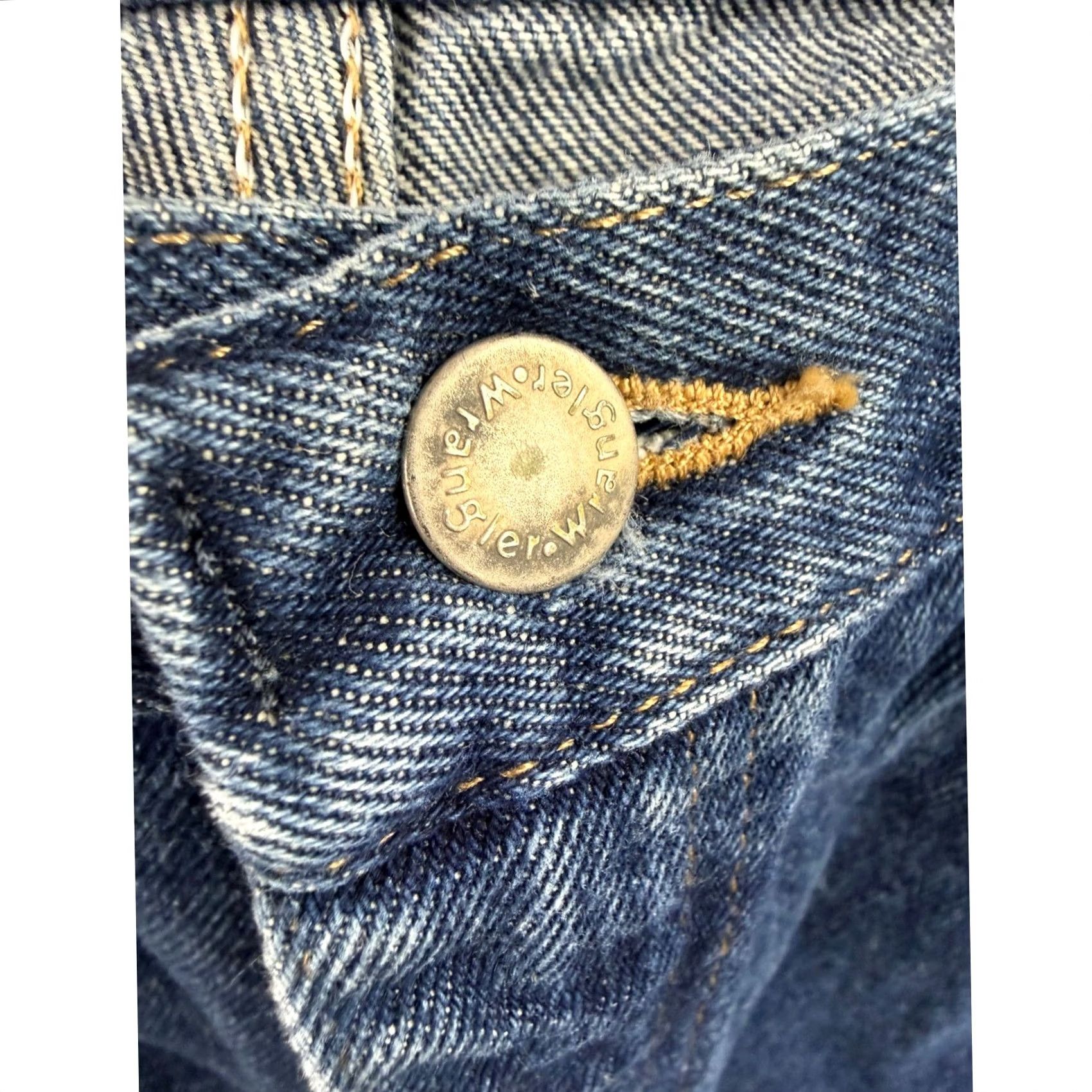 Wrangler Wrangler Jeans Relaxed Fit Mens Blue Denim 100% Cotton 38x32 Inseam 32 Zip Button Pockets 5-Pocket Design Straight Mid Rise Authentic Jeans Size US 38 / EU 54 - 6 Thumbnail