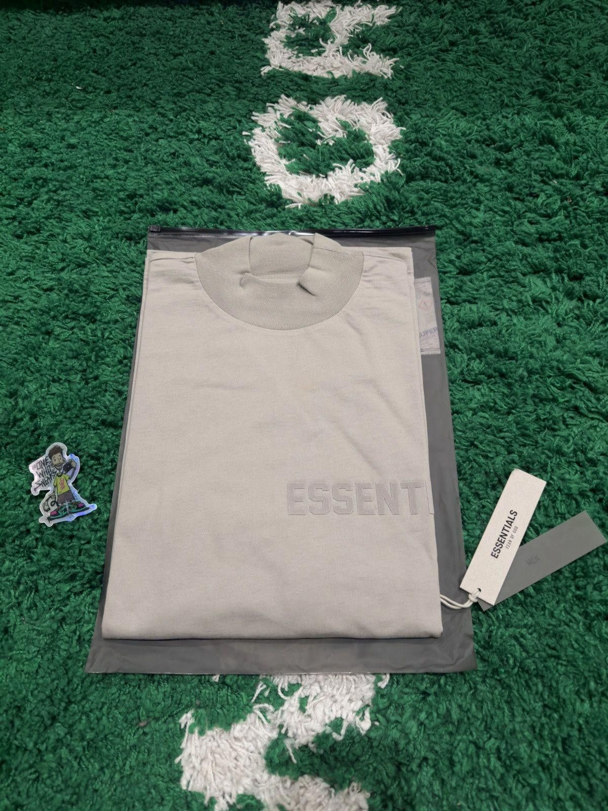 Fear of God Fear of God Essentials L/S Tee Smoke Size Large Size US L / EU 52-54 / 3 - 6 Thumbnail