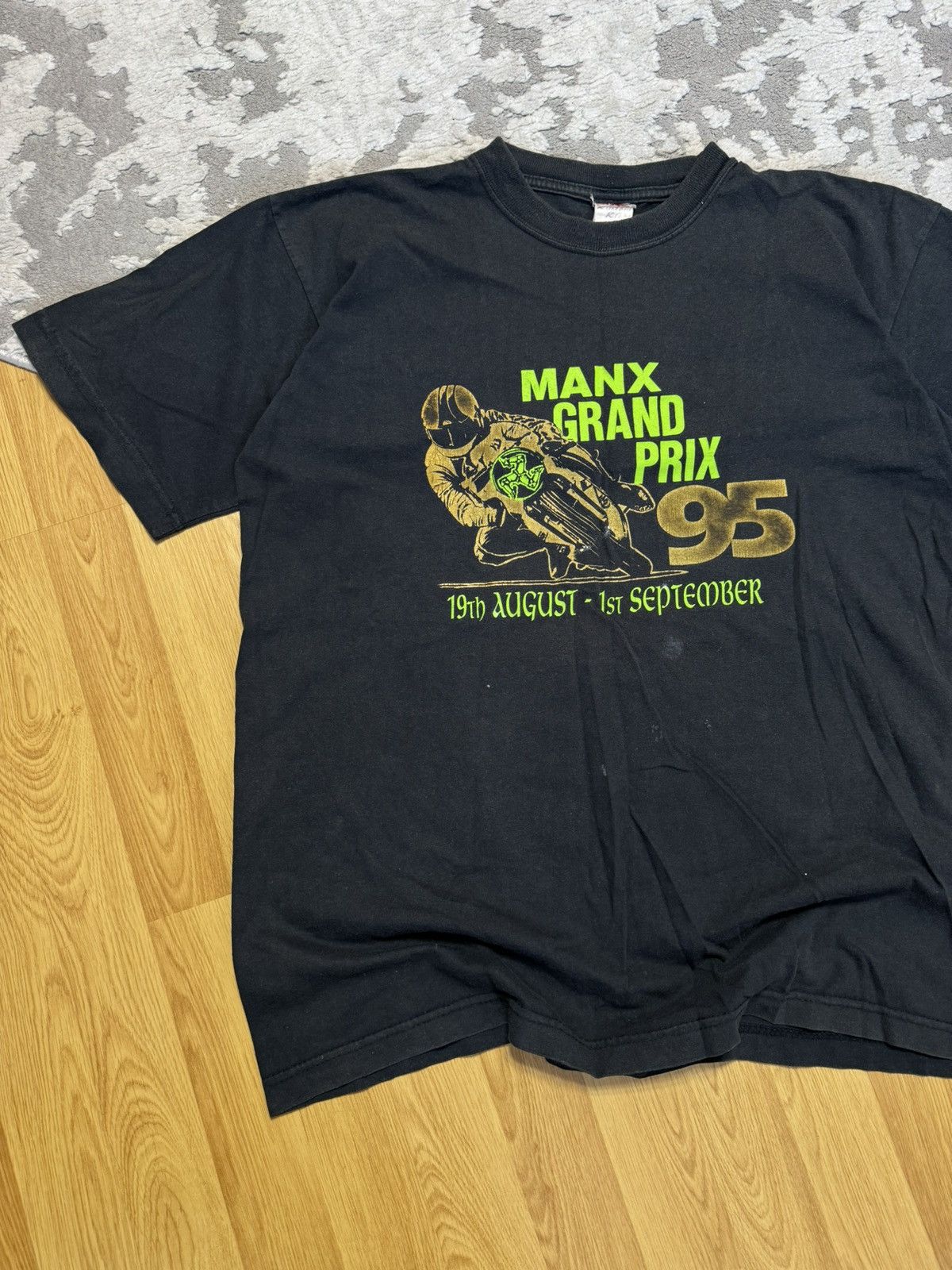 Vintage Vintage 1995 Manx Grand Prix 95 Moto Racing Faded Black Tee Size US M / EU 48-50 / 2 - 4 Thumbnail