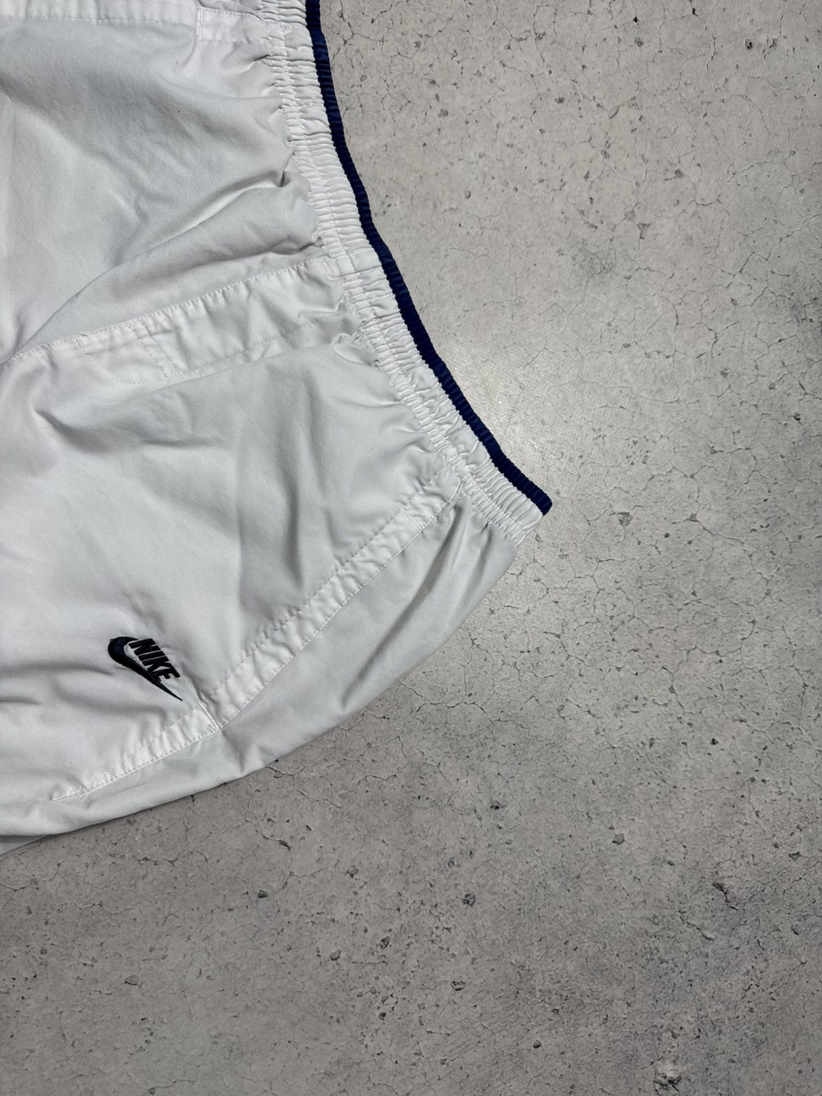 Nike Nike Big Swoosh Vintage 90’s Nylon Track Pants Jogers Size M Size US 32 / EU 48 - 2 Thumbnail
