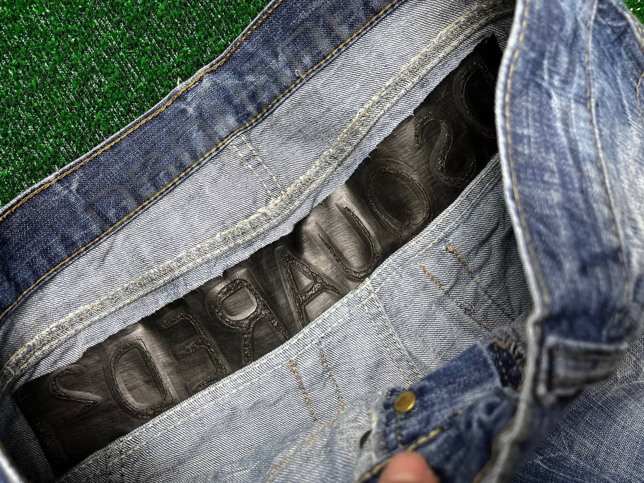 Dsquared2 Very Rare ! Dsquared2 Big Logo Jeans Made in Italy Denim Size US 34 / EU 50 - 9 Thumbnail