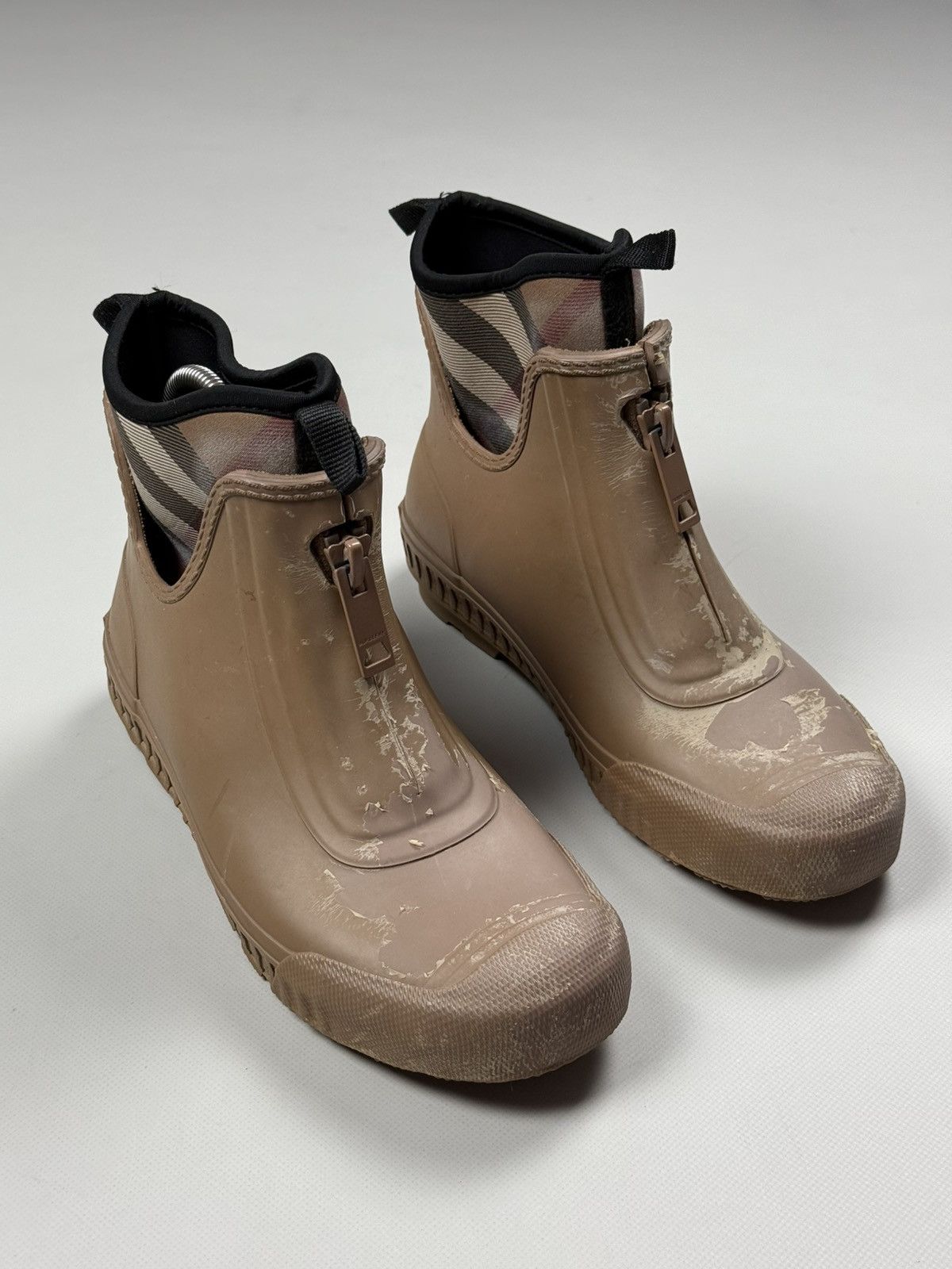 Burberry Burberry Ladies Check Plaid Rubber Rain Boots Shoes Size US 8 / IT 38 - 1 Thumbnail