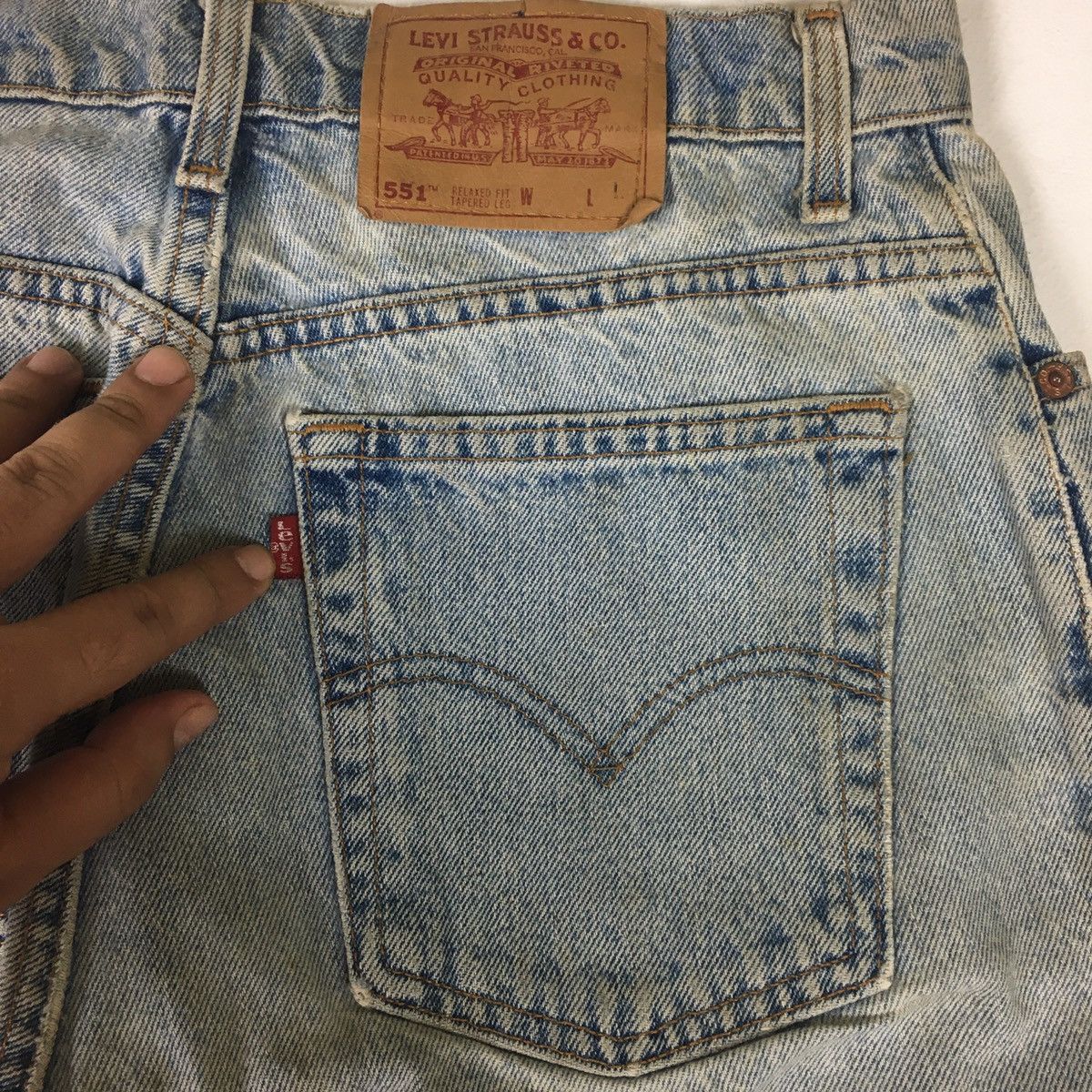 Levi's Vintage 90s Levi’s 551 Relaxed Fit Tapered Leg Long Size US 30 / EU 46 - 8 Thumbnail