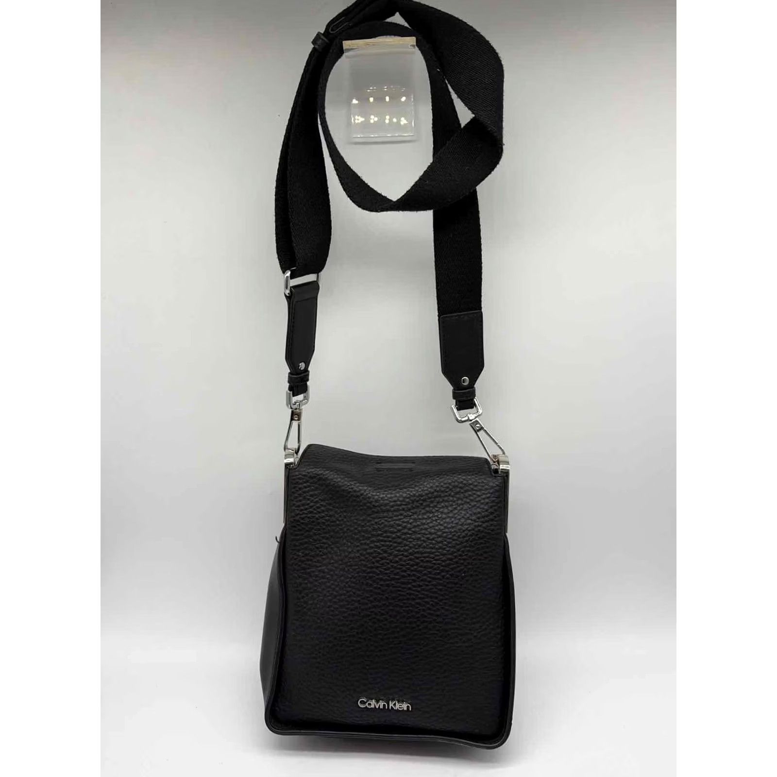Calvin Klein Pre-Owned Calvin Klein Black Pebbled Crossbody Size ONE SIZE - 7 Thumbnail