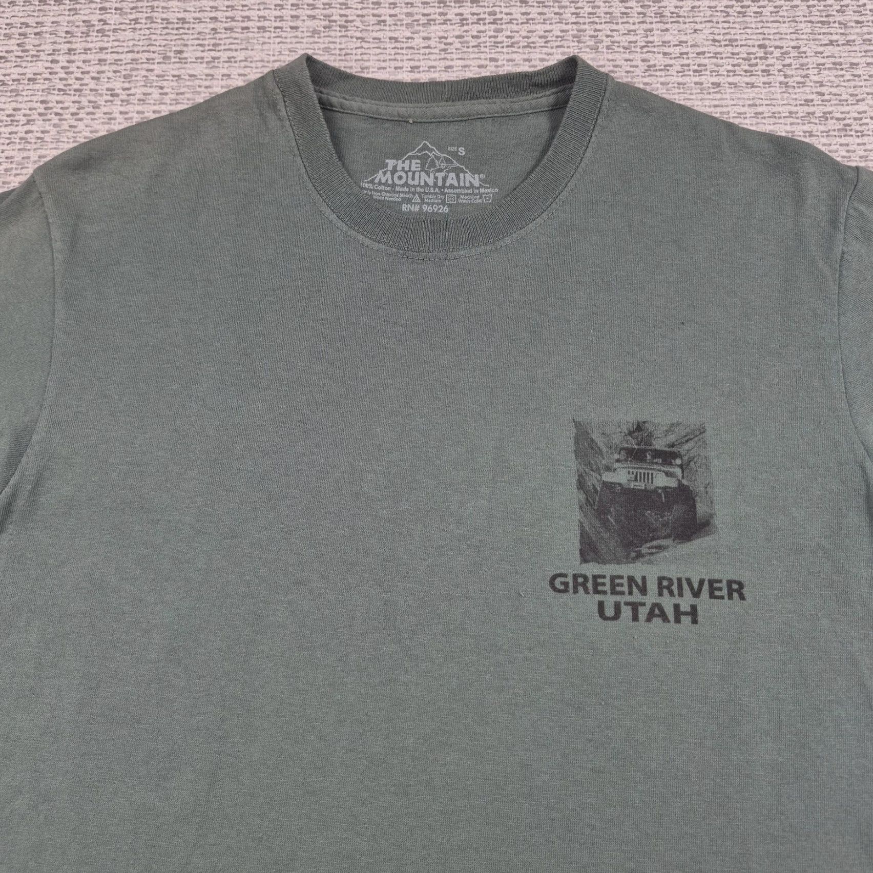 The Mountain The Mountain Shirt Mens Small Green Green River Utah 4 Wheeling God Graphic USA Shirt Mens S Green 4x4 Jeep Canyon Back God Religion Car Off-road USA Size US S / EU 44-46 / 1 - 7 Thumbnail