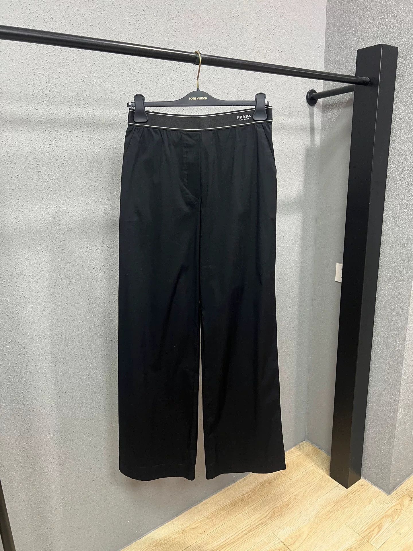 Prada Prada Black Waistband Logo Wide-Leg Pants Size US S / EU 44-46 / 1 - 1 Thumbnail