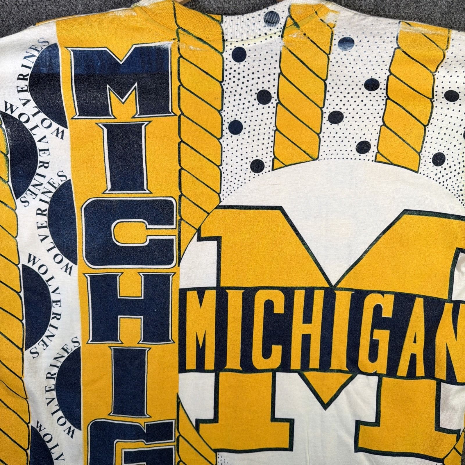 NCAA Vintage Michigan Wolverines Shirt Mens XL White 90s NCAA AOP Size US XL / EU 56 / 4 - 8 Thumbnail