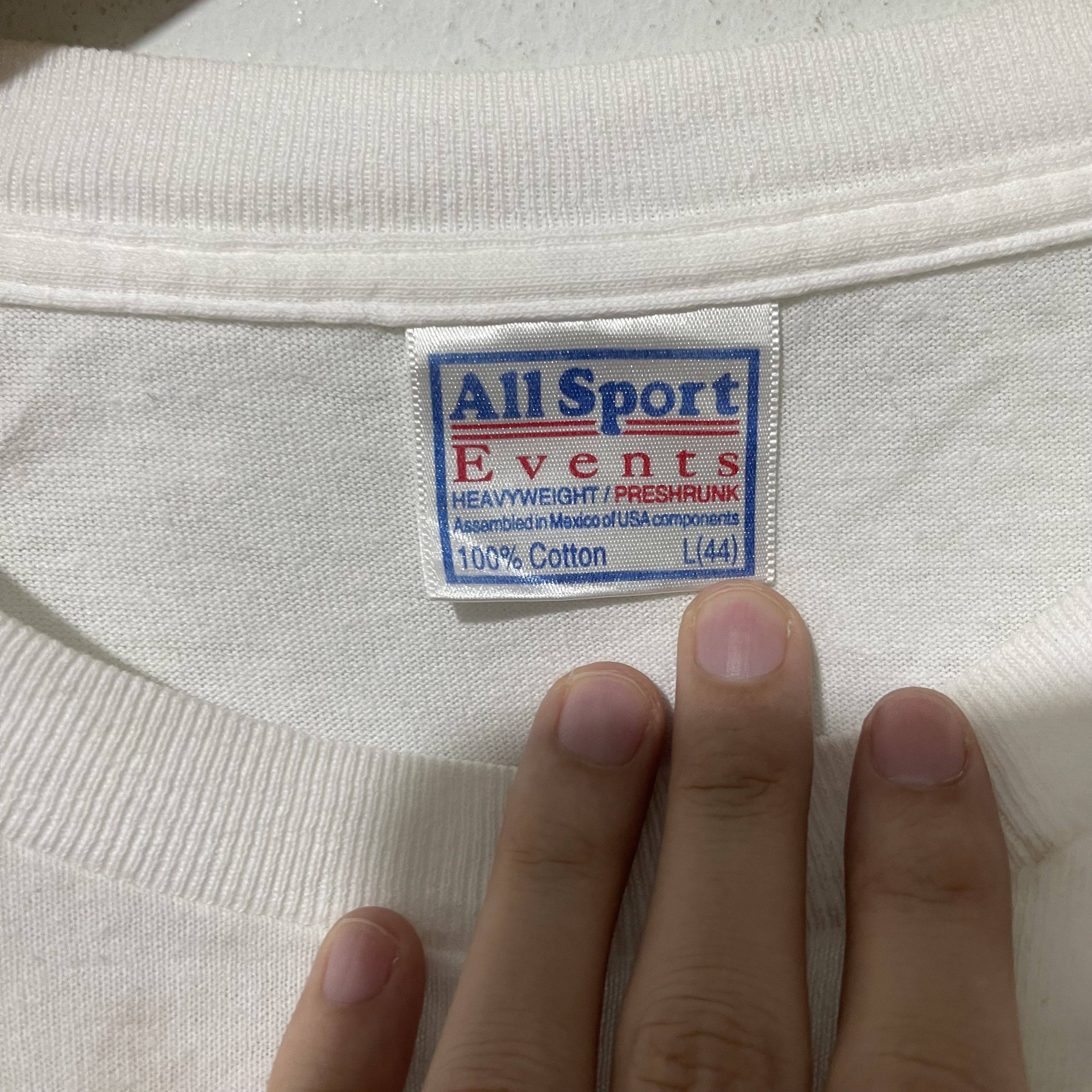 Vintage Vintage 90s Bert’s Surf Shop T-Shirt Size US L / EU 52-54 / 3 - 5 Thumbnail
