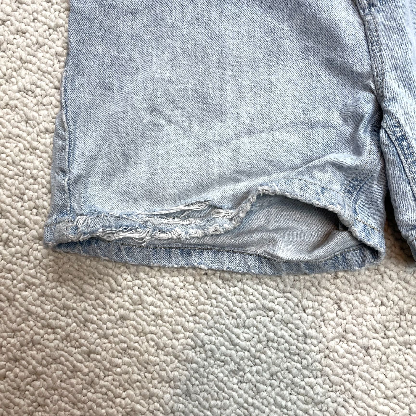 Tommy Hilfiger VINTAGE Tommy Hilfiger Jeans Shorts Womens 8 Petite Blue Denim Light Wash Boyfriend Fit Size 30" / US 8 / IT 44 - 2 Thumbnail