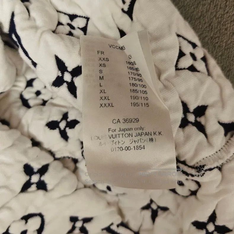 Louis Vuitton Louis Vuitton size 4l Full print sweater with presbyopia sw Size US M / EU 48-50 / 2 - 6 Thumbnail