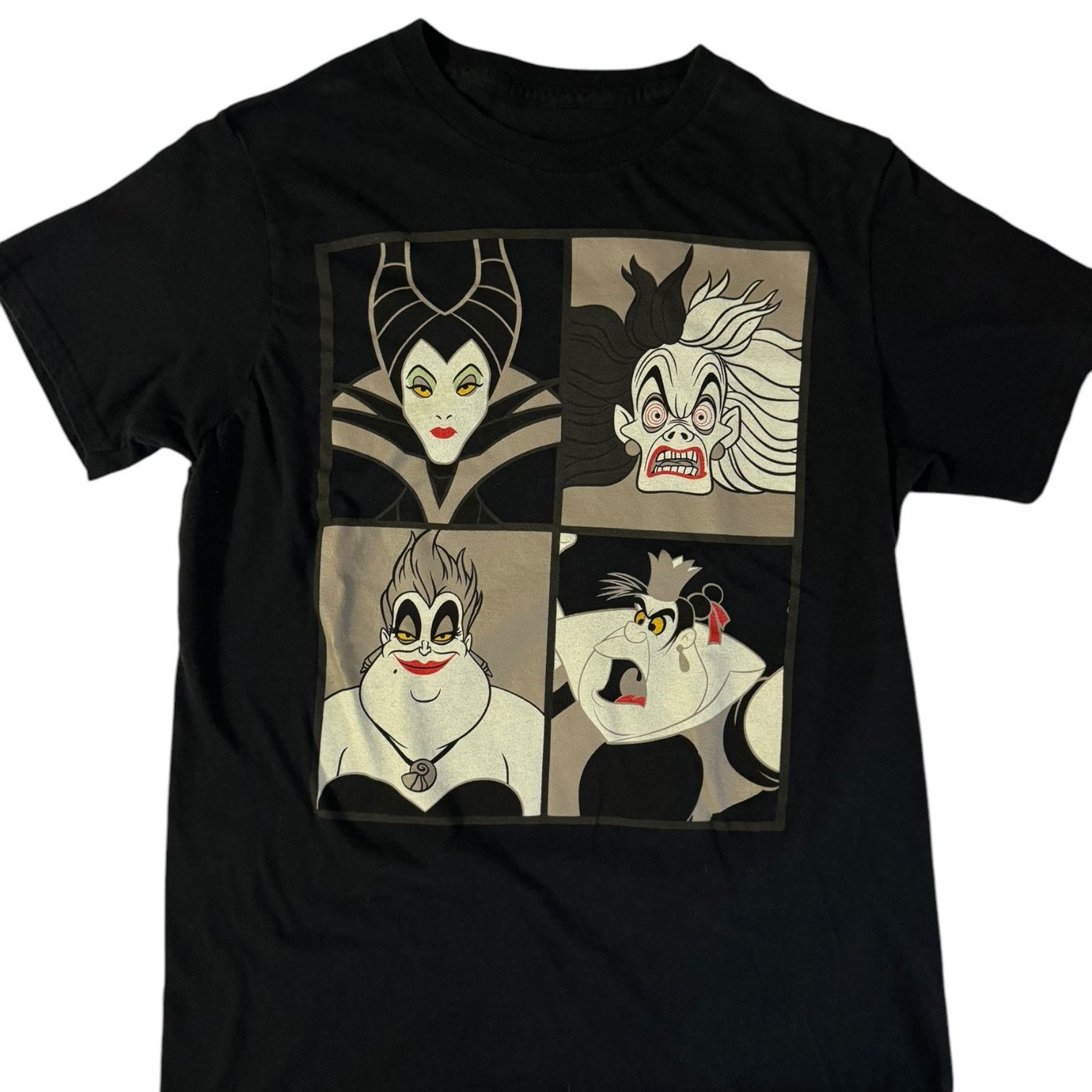 Disney Disney Maleficent Cruella Ursula Queen of Hearts T Shirt SM Size US S / EU 44-46 / 1 - 1 Thumbnail