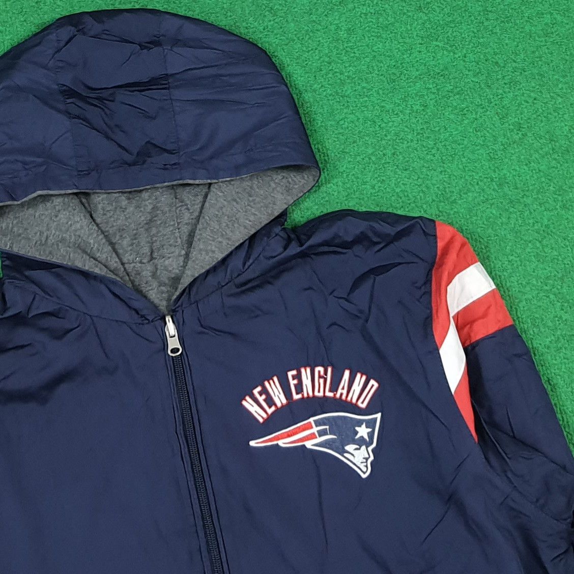 NFL Vintage New England Patriots Reversible Jacket Hoodie C288N2 Size US XL / EU 56 / 4 - 2 Thumbnail