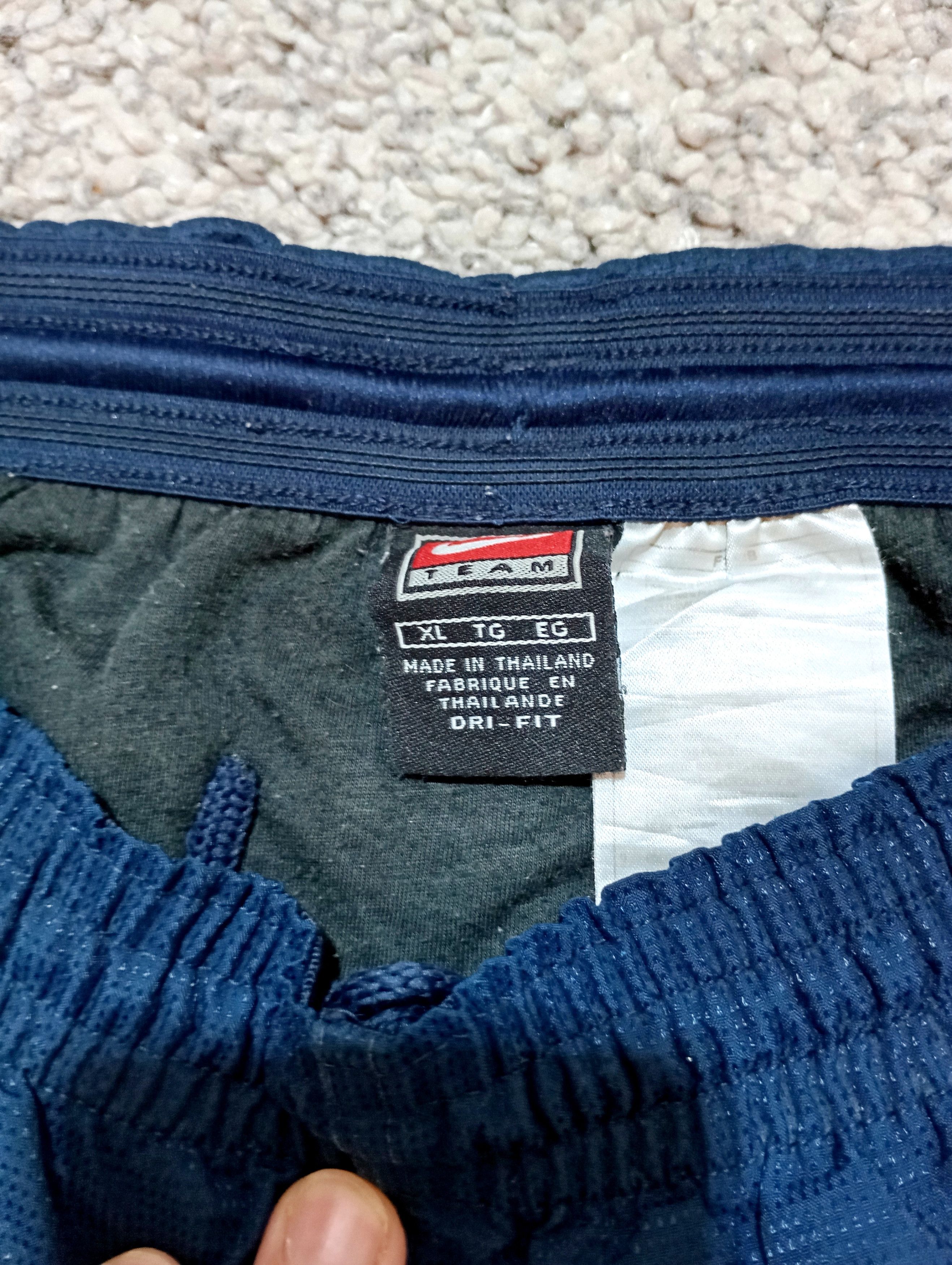 Nike Vintage Nike FC Barcelona Football Soccer Shorts Size US 36 / EU 52 - 6 Thumbnail