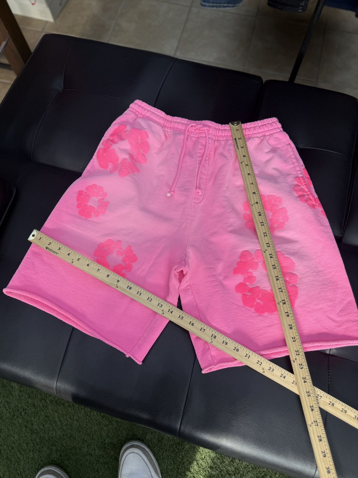 DENIM TEARS Denim Tears 2025 Cotton Wreath Shorts Pink Size Large Size US 34 / EU 50 - 8 Thumbnail