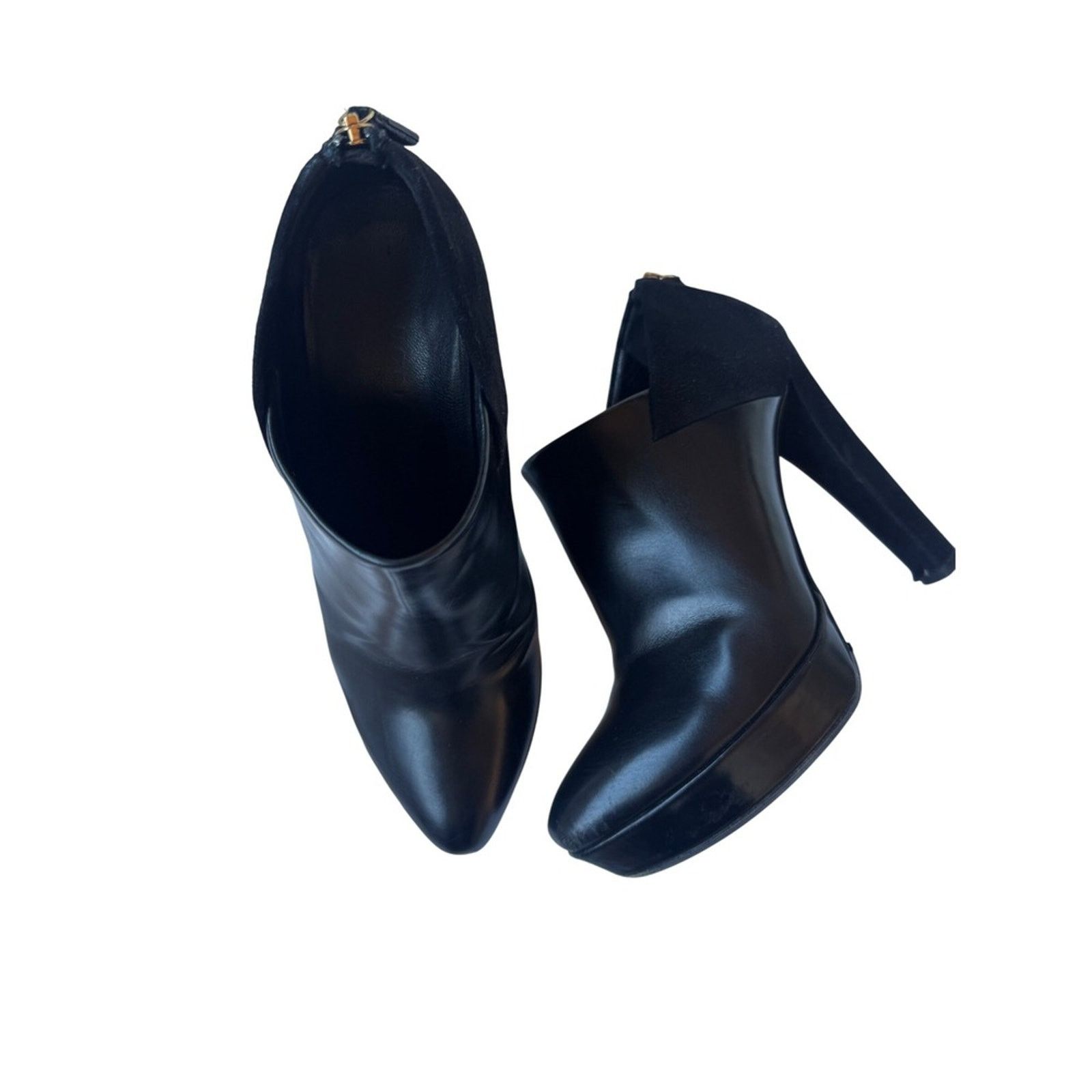 Gucci Black Leather Ankle Booties with Gold Horsebit –