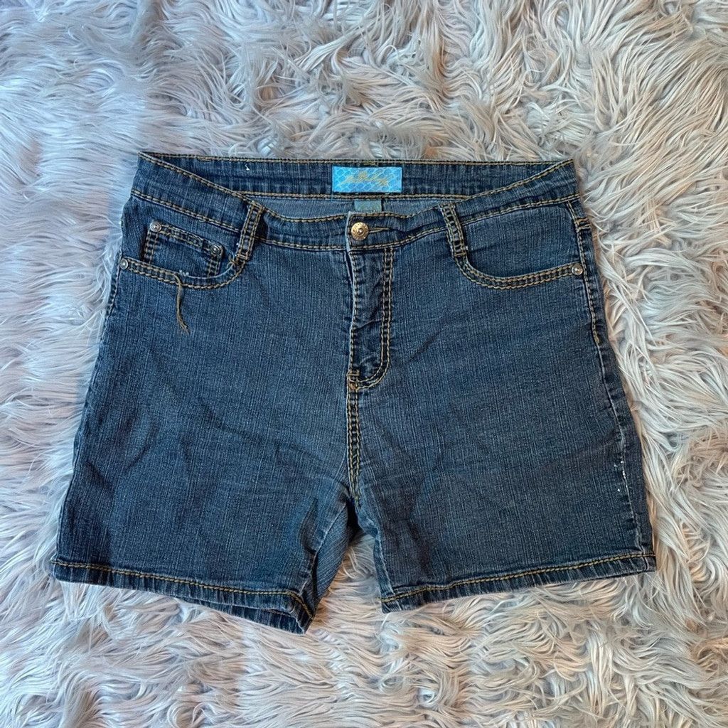 Other Denim vtg Y2K Jean shorts w/ detailing (measurements shown) Size 24" / US 00 / IT 34 - 2 Thumbnail