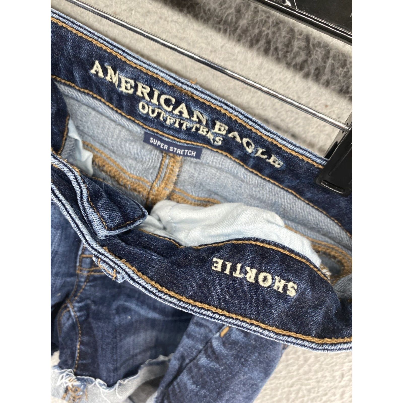 American Eagle Outfitters American Eagle Outfitters Jeans Shorts Super Stretch Shortie Cuff Women’s Size 00 Denim Blue Casual Shorts Size 24" / US 00 / IT 34 - 4 Thumbnail