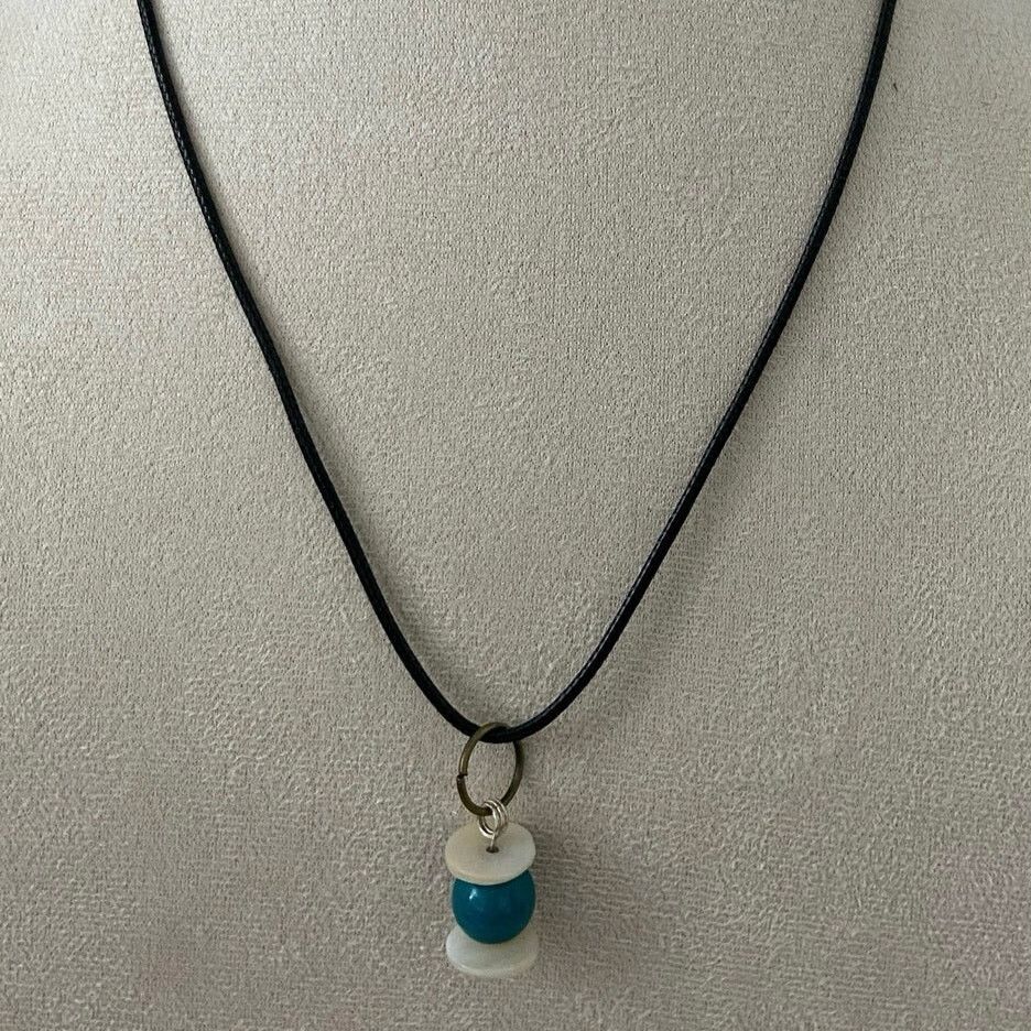 Handmade shell bead pendant necklace Size ONE SIZE - 1 Thumbnail