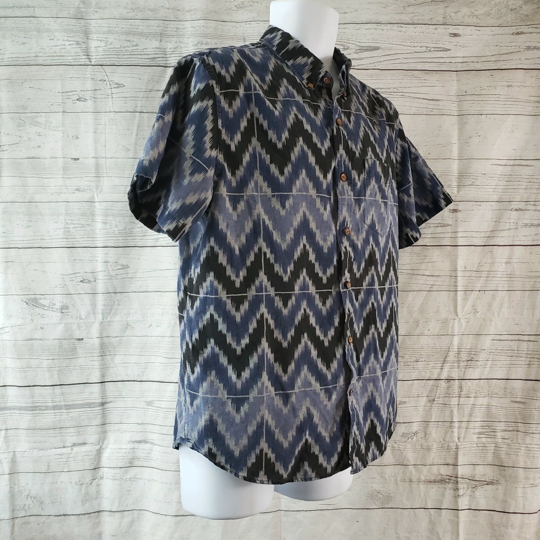 American Eagle Outfitters VINTAGE American Eagle Shirt Mens Button Front Sz Large Classic Front Blue Black Chevron Size US L / EU 52-54 / 3 - 3 Thumbnail