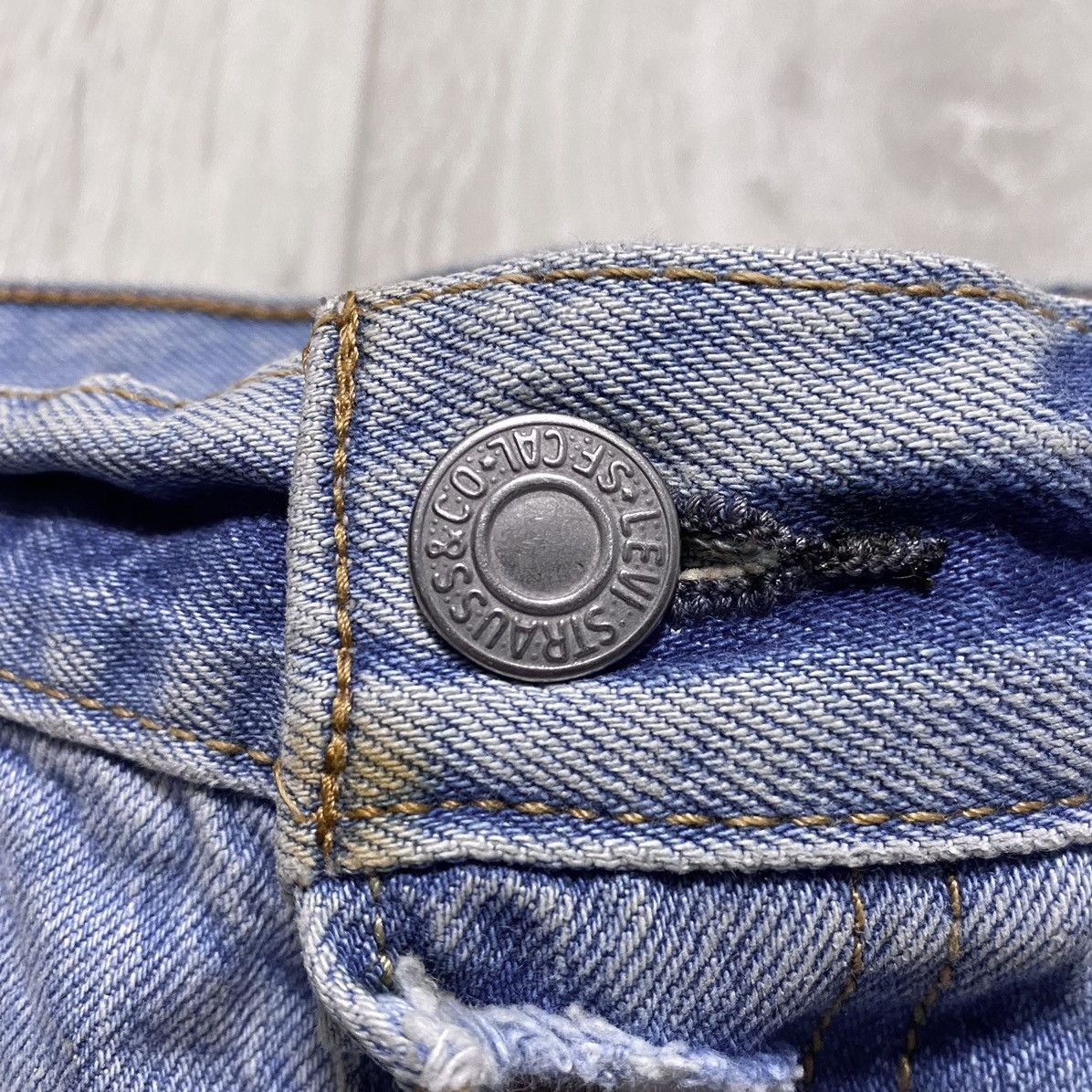 Levi's Vintage Clothing Women’s Levi’s Washed Distressed Reworked Shorts Denim Jeans Size 27" / US 4 / IT 40 - 9 Thumbnail