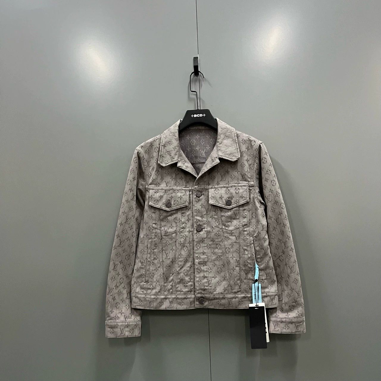 Louis Vuitton louis vuitton classic denim jacket with prints Size US L / EU 52-54 / 3 - 1 Thumbnail