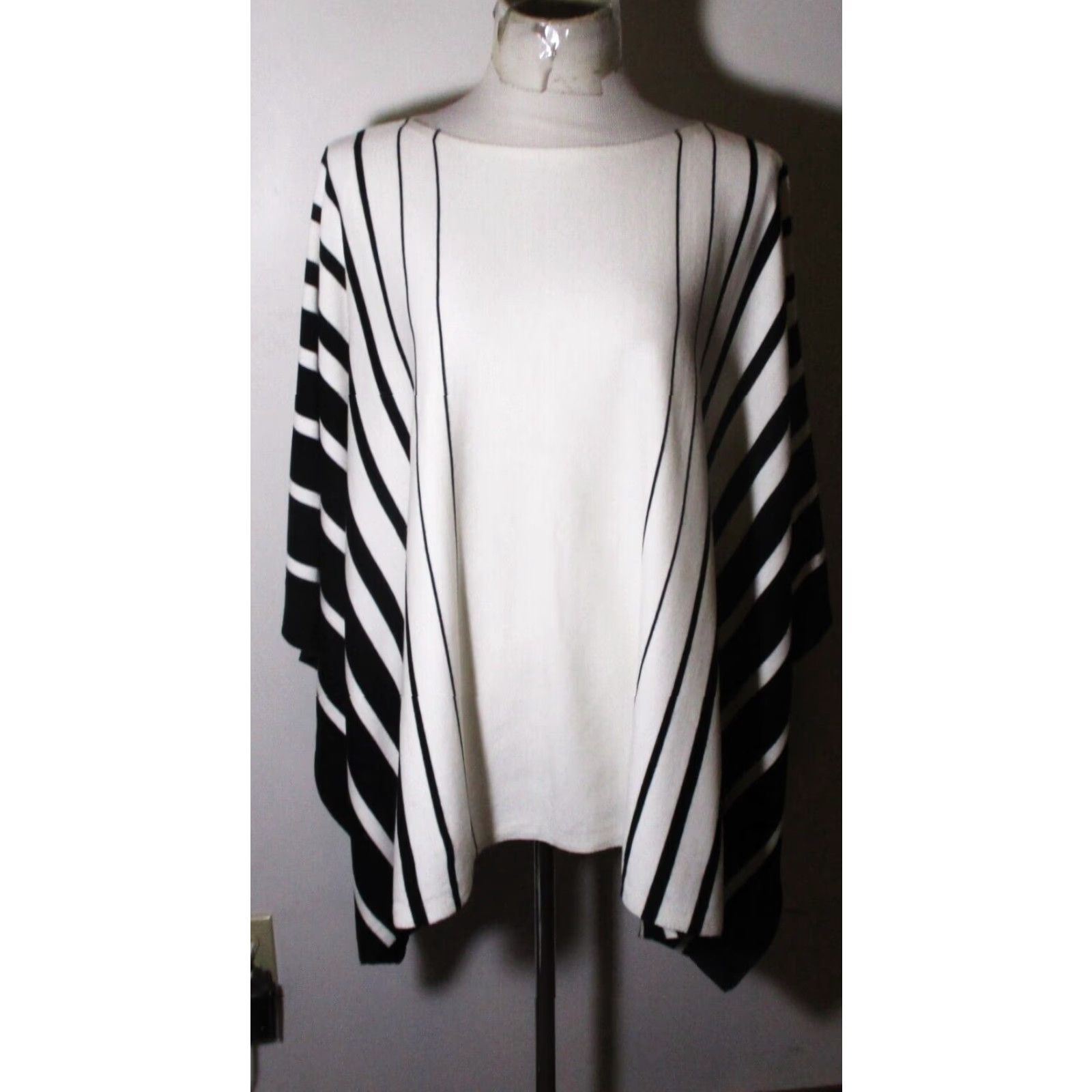 Ralph Lauren LAUREN Ralph Lauren White Black Knit Sweater Poncho Size S/M Shirt Womens Knit Poncho Size S / US 4 / IT 40 - 2 Thumbnail