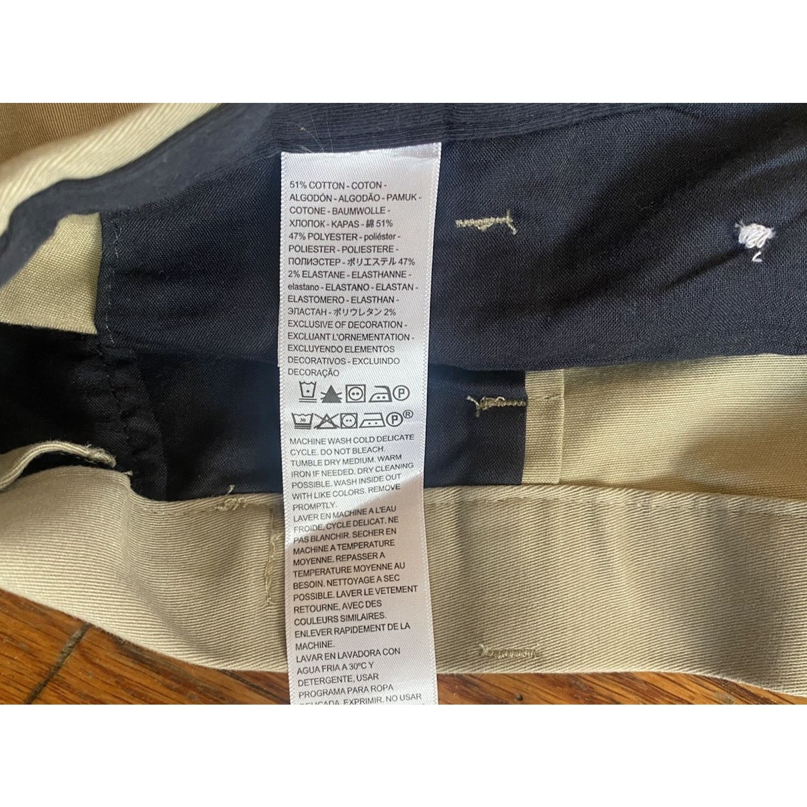 Dockers NWT Dockers Easy Khaki Relaxed Pleated Stretch Pants Men’s Size US 36 / EU 52 - 9 Thumbnail
