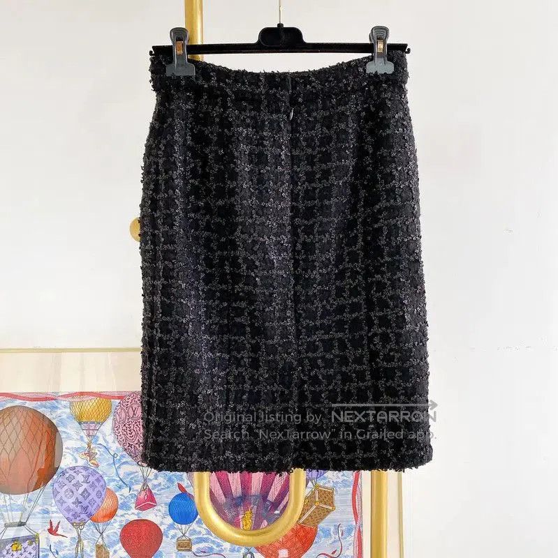 Chanel Chanel Black Wool Midi Skirt . Size 23" - 1 Thumbnail