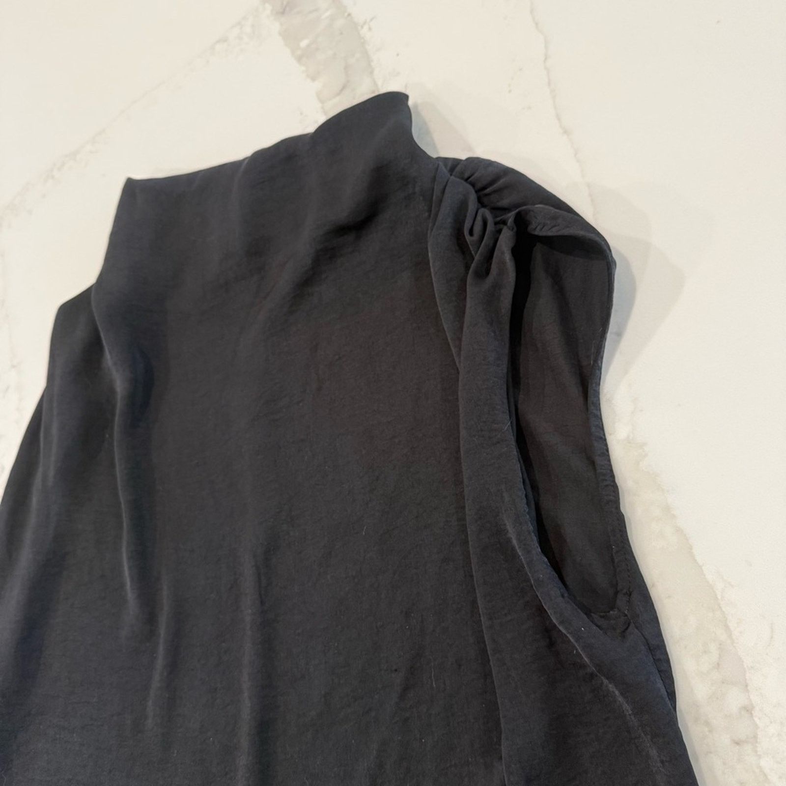 ASTR The Label ASTR The Label Mockneck Sleeveless Blouse Women’s Medium Size M / US 6-8 / IT 42-44 - 2 Thumbnail