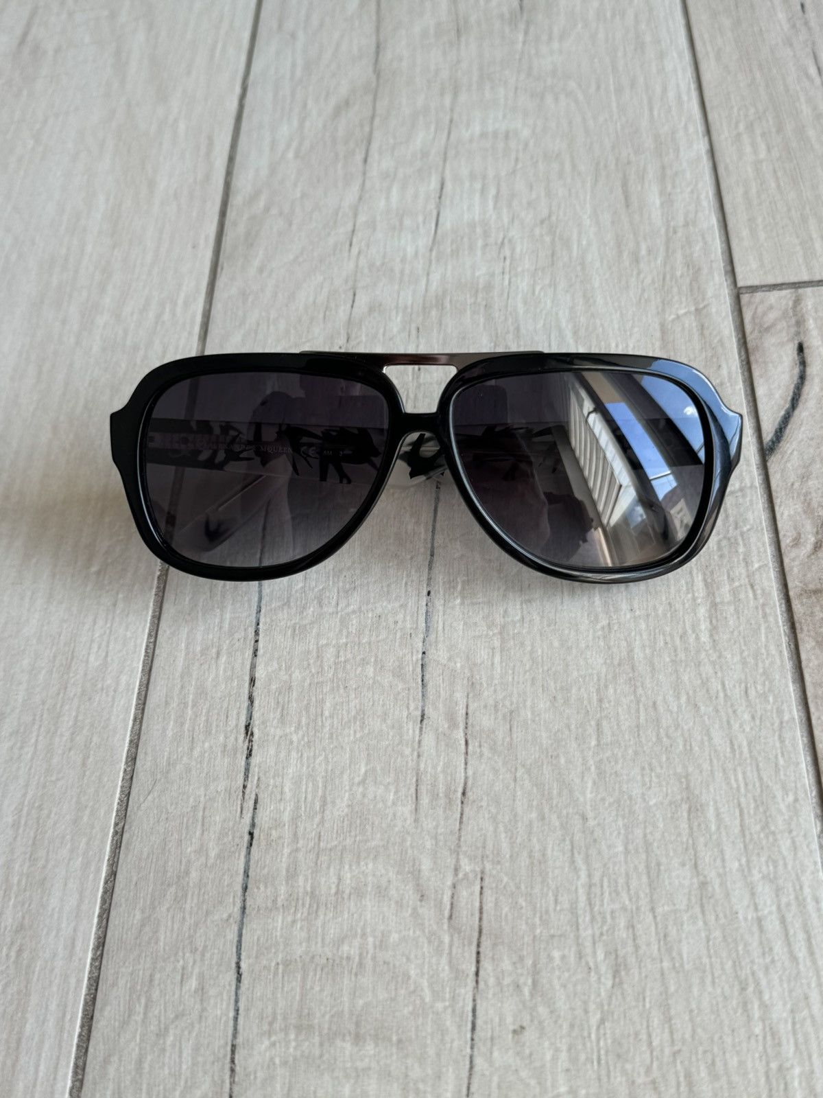 Alexander McQueen MCQ Swan All Over Printed Aviator Sunglasses Size ONE SIZE - 7 Thumbnail
