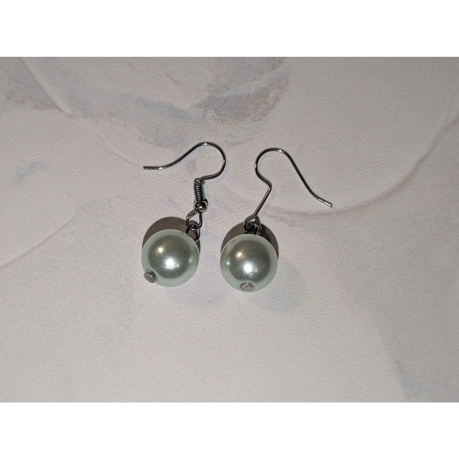 Vintage Pretty Vintage 1980s Pale Green Faux Pearl Dangle Earrings Size ONE SIZE - 1 Thumbnail