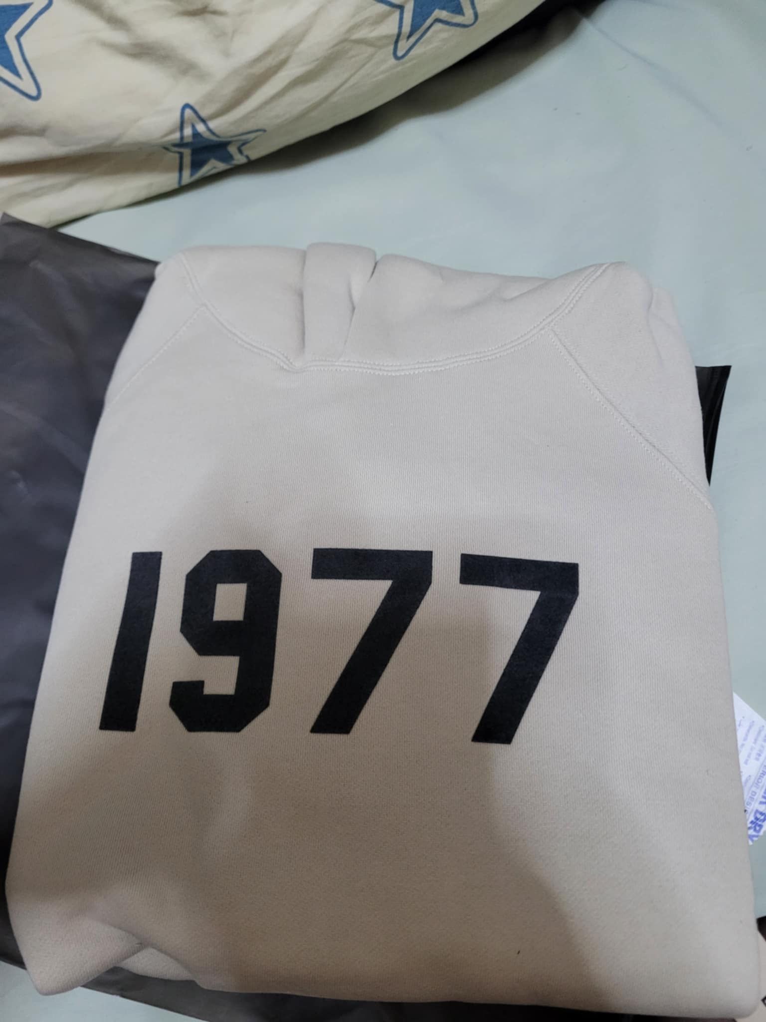 Fear of God sz L Fear of God Essentials 1977 Hoodie WHEAT Size US L / EU 52-54 / 3 - 4 Thumbnail