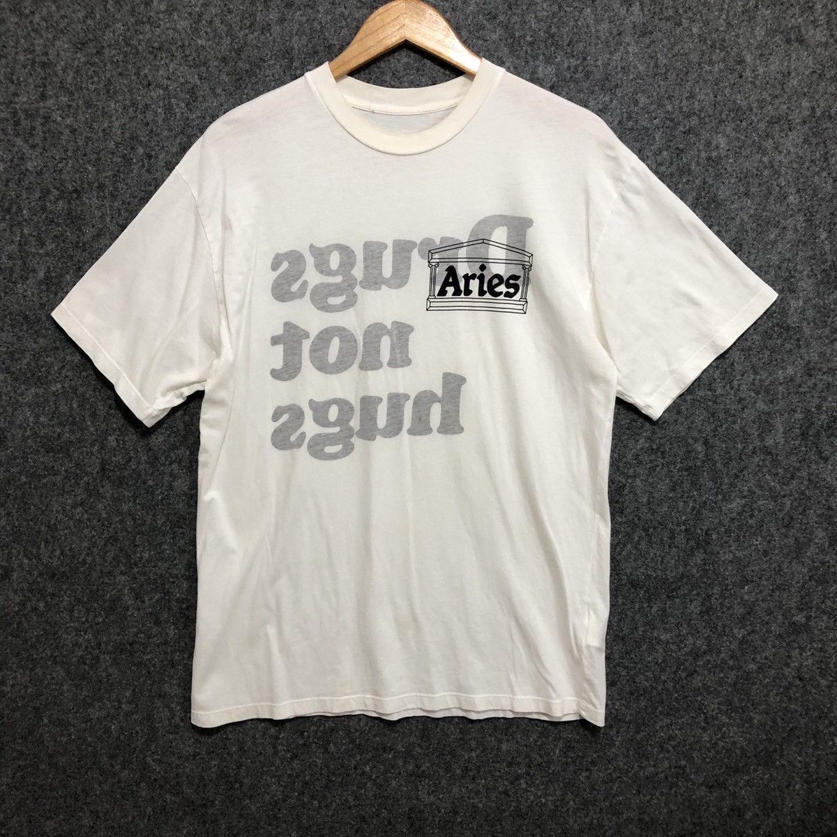 Aries Aries Drugs Not Hugs T-Shirt Size US M / EU 48-50 / 2 - 1 Thumbnail