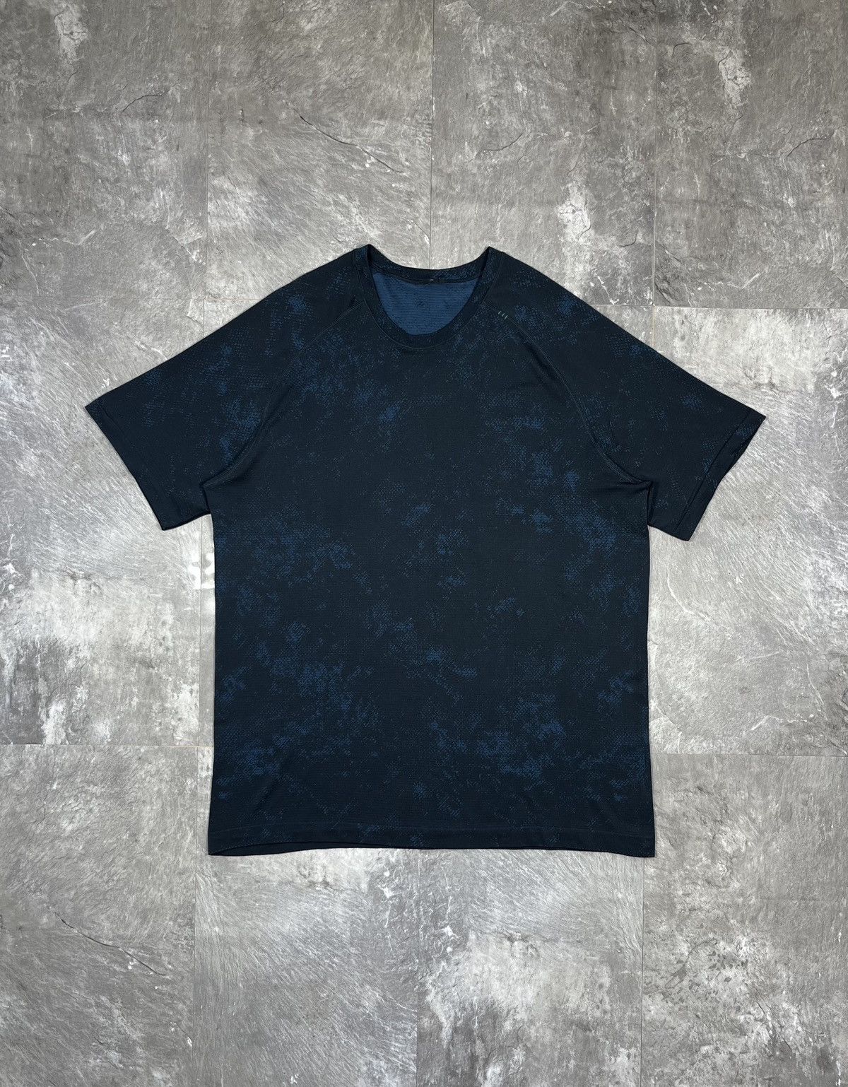 Lululemon Lululemon T-shirt Mens XXL Movement is Medicine Size US XXL / EU 58 / 5 - 1 Thumbnail