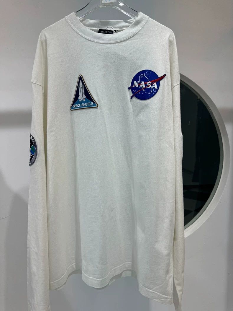 Balenciaga Balenciaga NASA Collab White Sweatshirt XS Size 99 New Size US XS / EU 42 / 0 - 1 Thumbnail