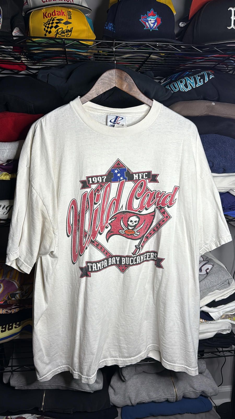 Logo Athletic Vintage 1997 Tampa Bay Buccaneers T-shirt Size US XXL / EU 58 / 5 - 1 Thumbnail