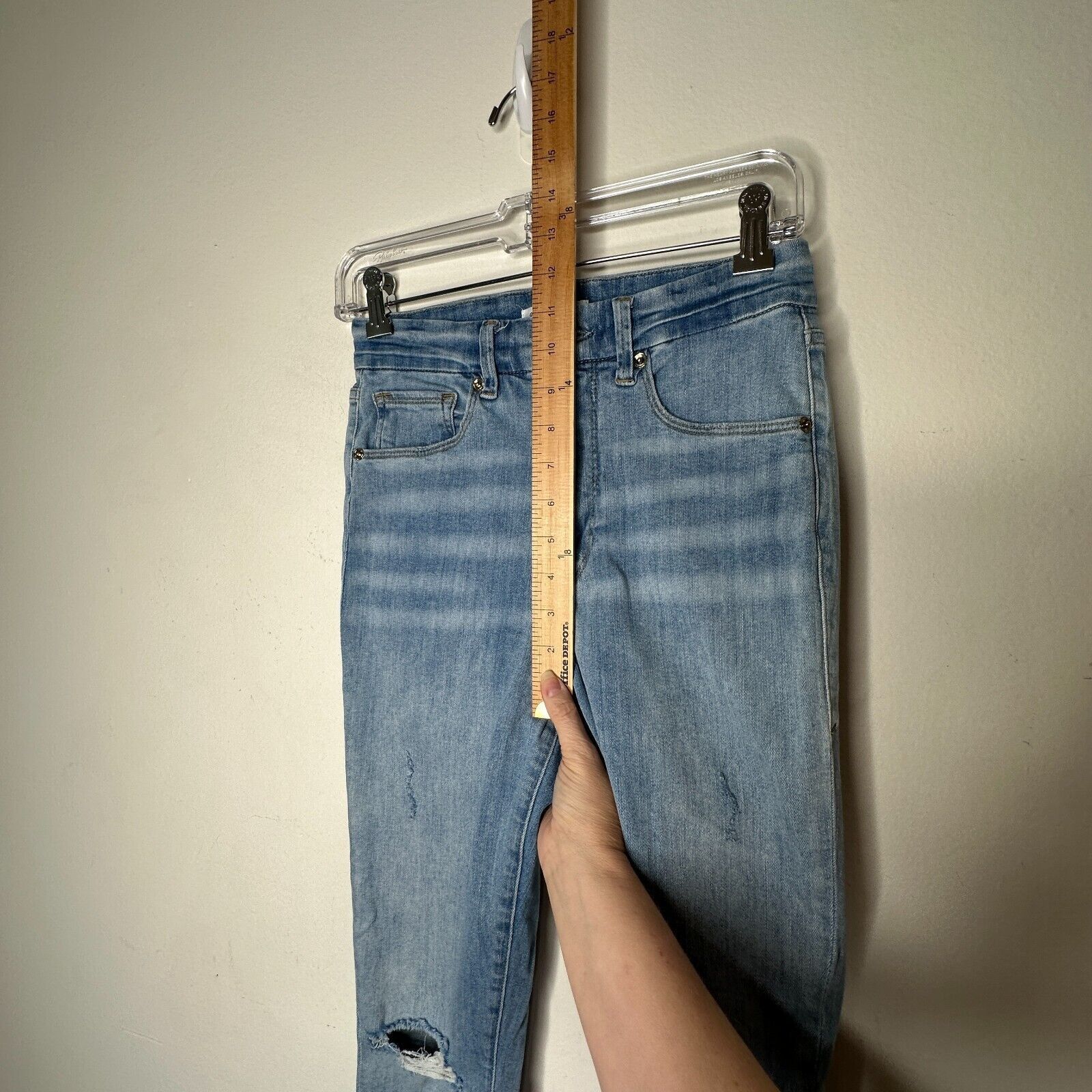 Good American Good American Good Waist Crop Distressed Knee Jean 6 / 28 Size 28" / US 6 / IT 42 - 9 Thumbnail