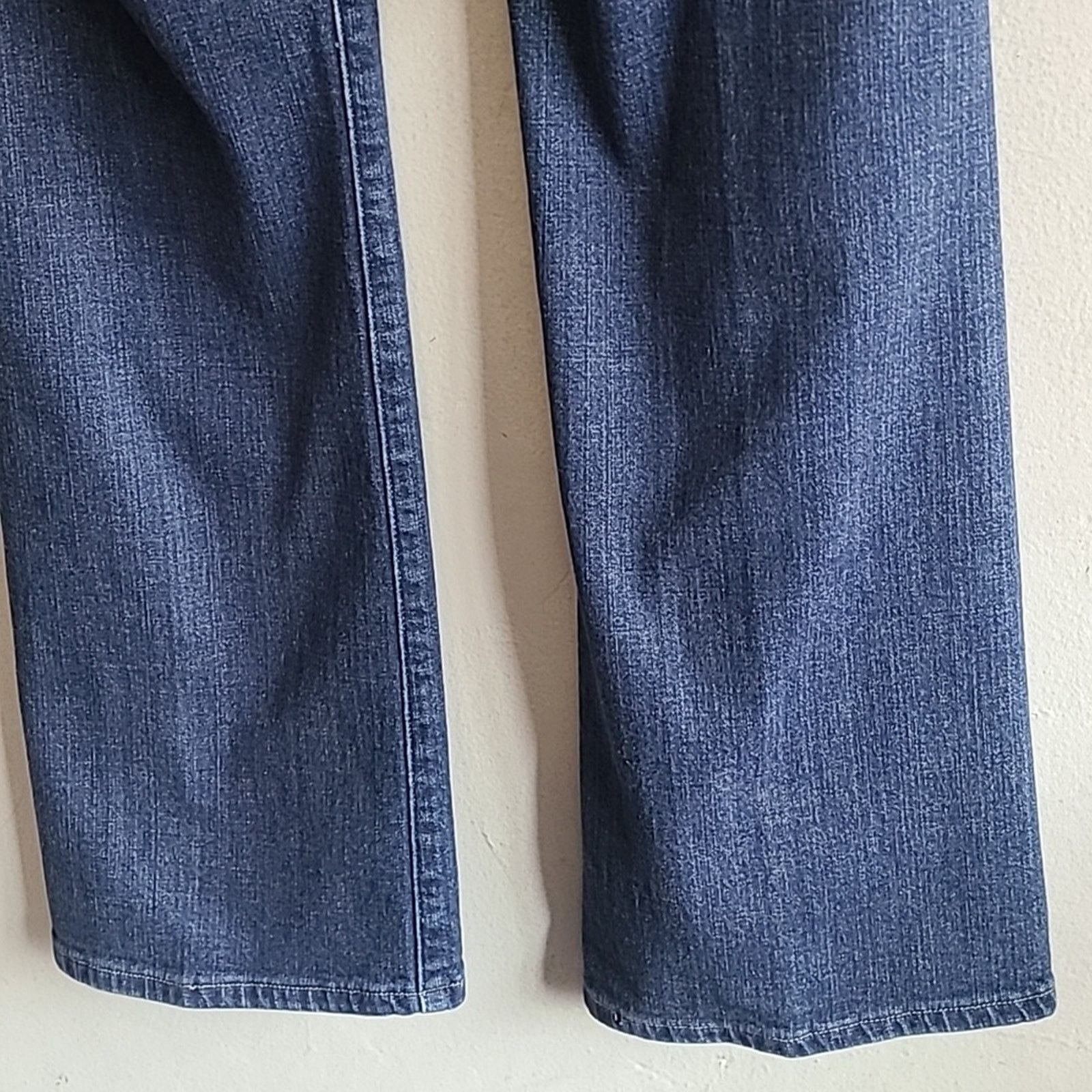 Levi's Women's size 10 Levi's dark wash 526 curvy boot cut jeans Size 32" / US 10 / IT 46 - 6 Thumbnail