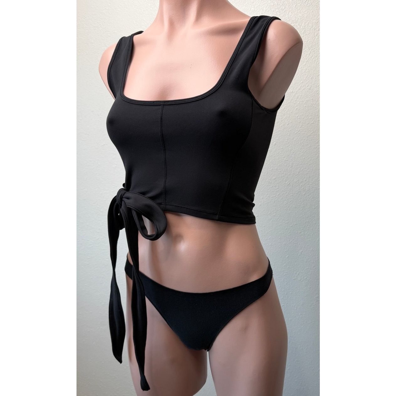 Lululemon Lululemon Get Centred Crop Tank Black Women Size 2 Side Tie Size XS / US 0-2 / IT 36-38 - 2 Thumbnail