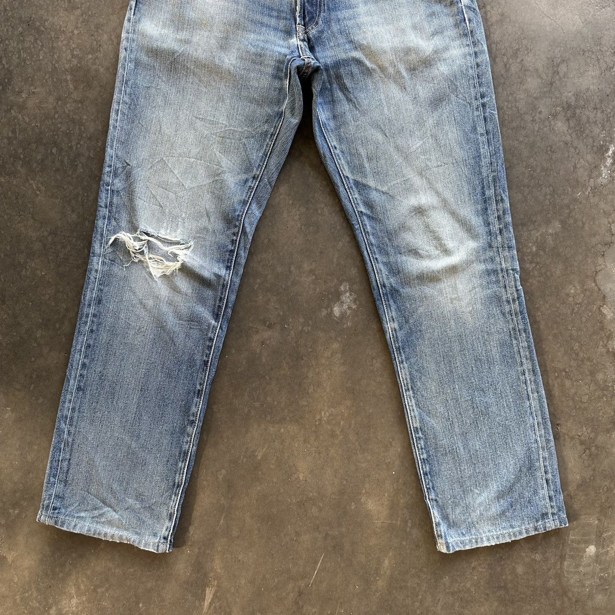 Japanese Brand Vintage Japanese Distressed Faded Denim Jean Pant W32 Size US 32 / EU 48 - 2 Thumbnail